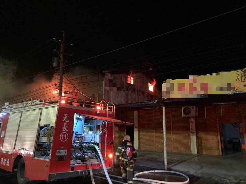 元長鄉一家汽修廠今天凌晨發生火災，當時人在二樓的邱姓婦人逃生不及，燒成焦屍。（消防局提供）