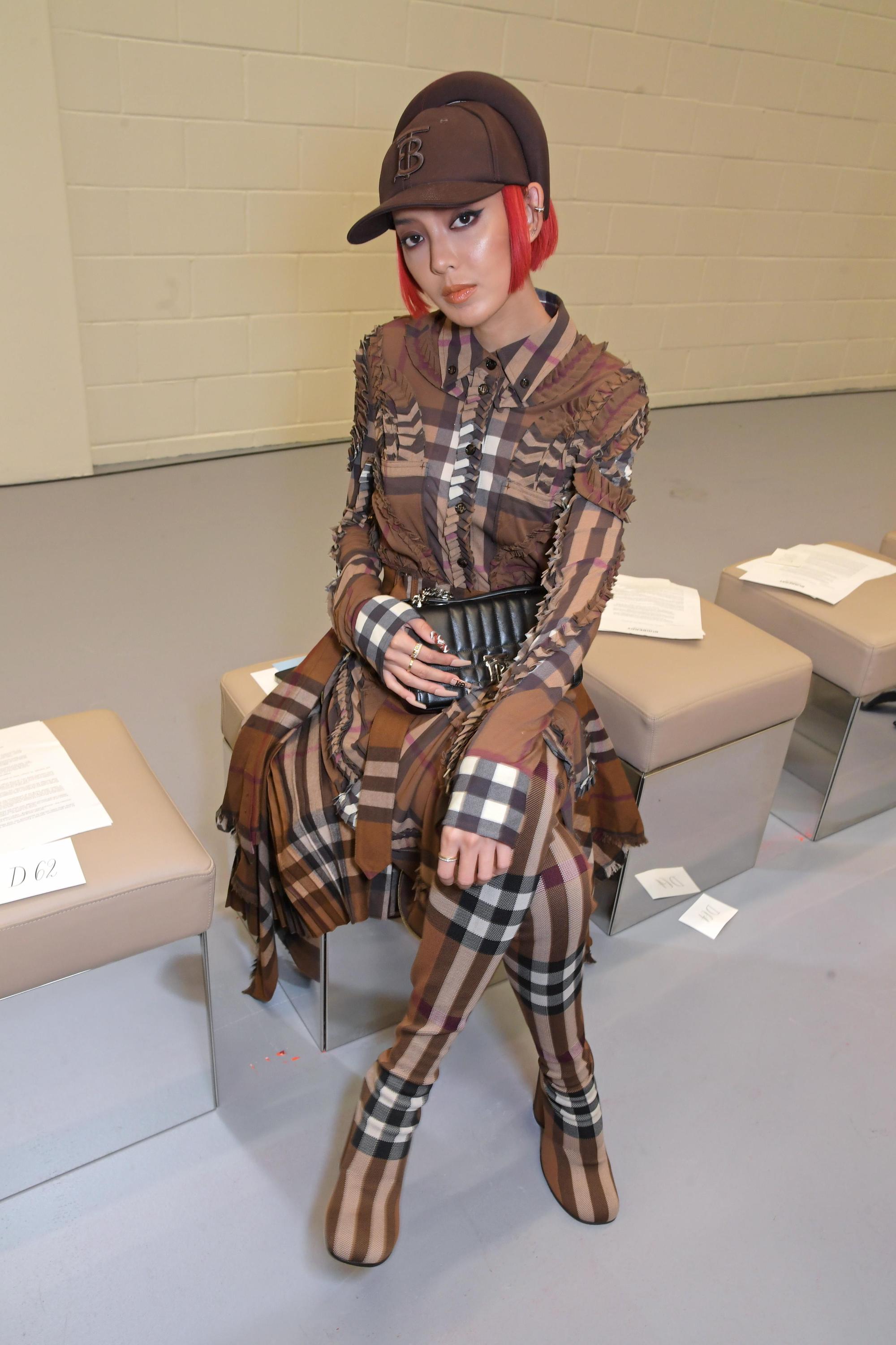 台灣第一網紅名模Burberry李函現身2023年春夏系列發表會。(Burberry提供)