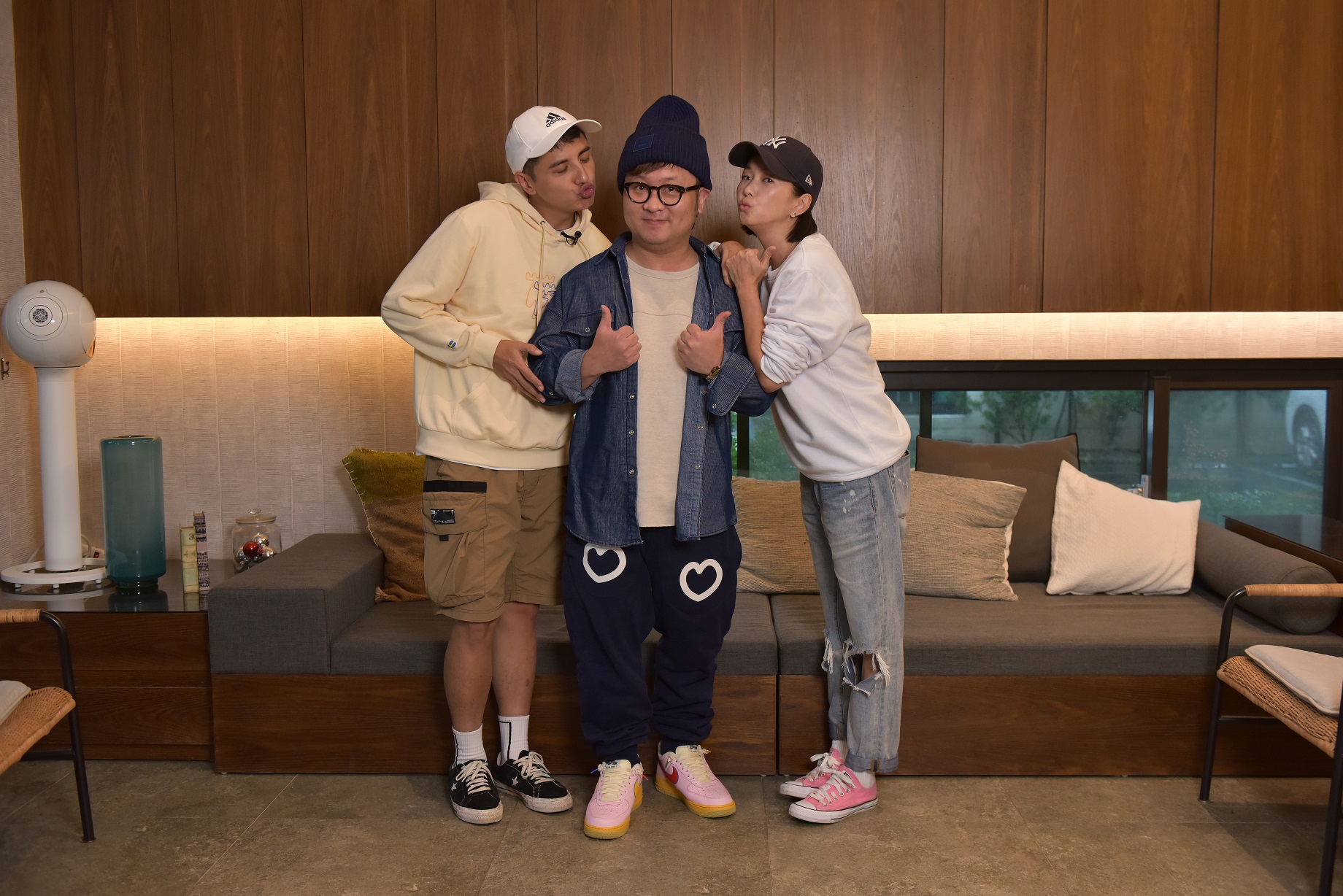 納豆回歸《食尚玩家2天一夜GO》，與曾子余（左）、六月（右）到宜蘭出外景。（TVBS提供）