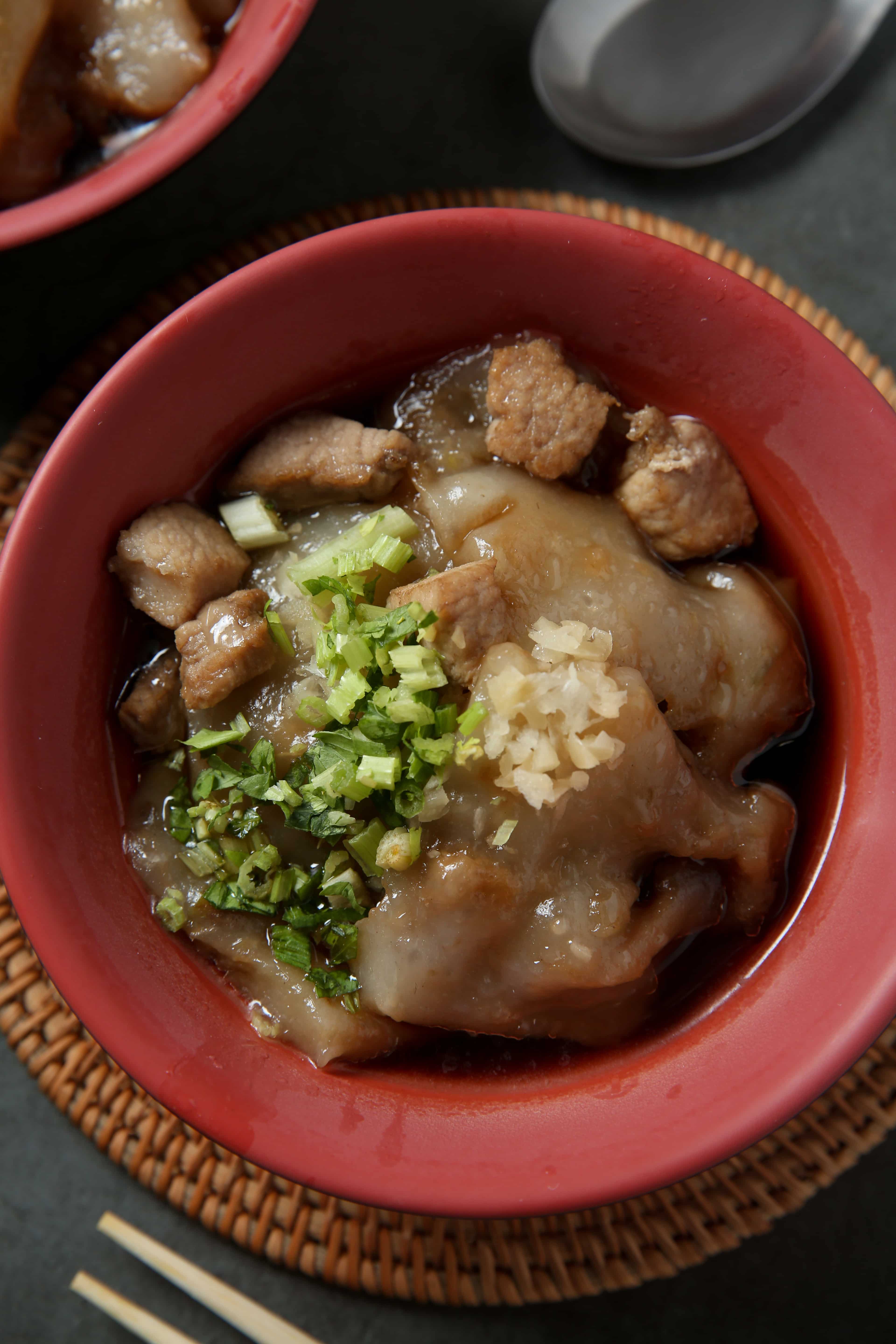 「肉圓」滑溜口感中帶著紮實，配著Q彈胛心肉，吃完飽足又爽快。（60元／大碗、5粒，12元／粒）
