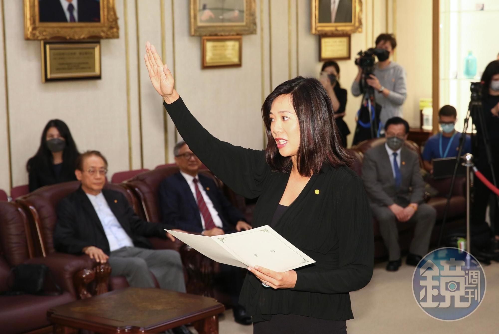 吳欣盈接任立委，在立法院掀起一陣旋風。