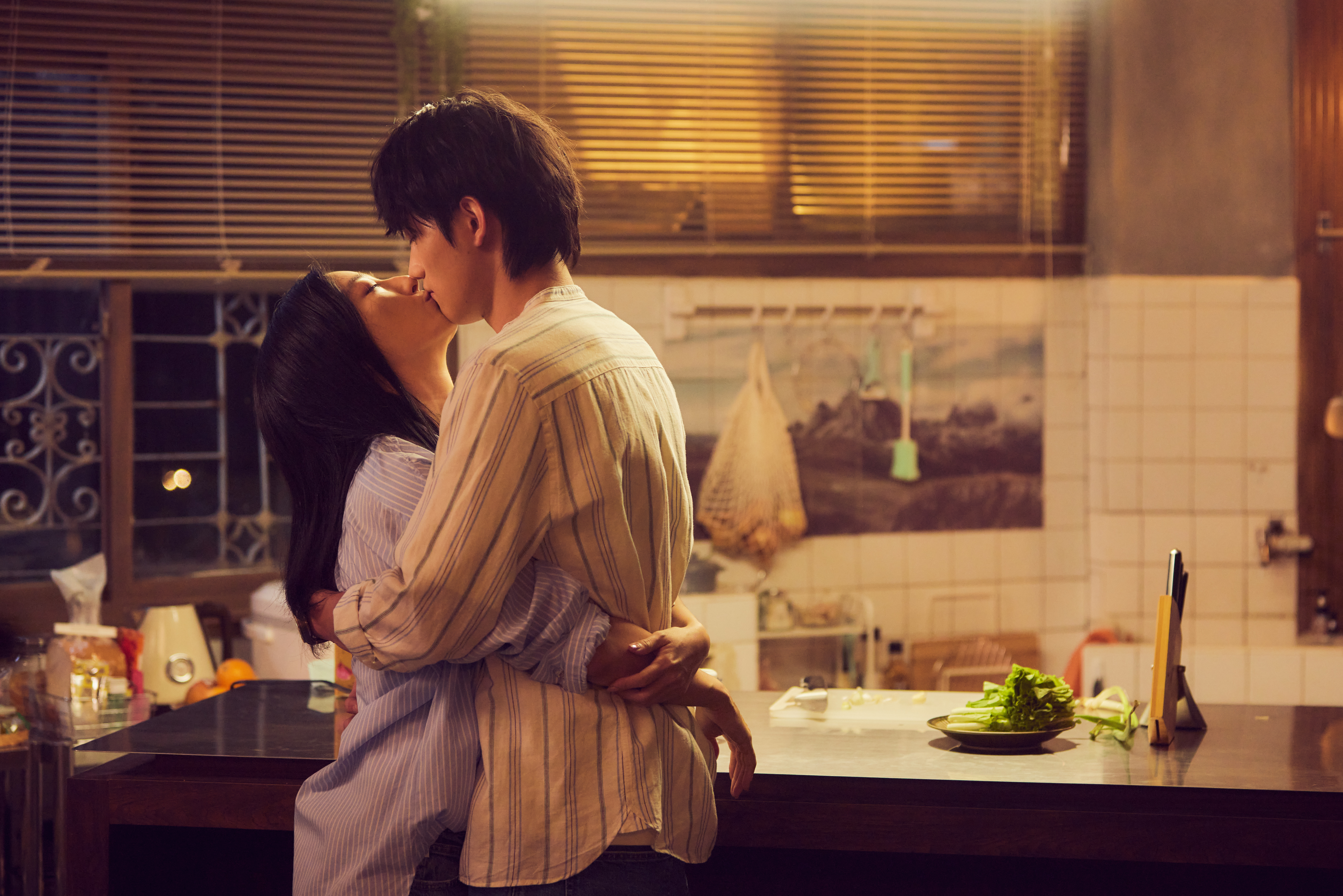 桂綸鎂和范少勳在《台北女子圖鑑》談姊弟戀。（Disney+提供）