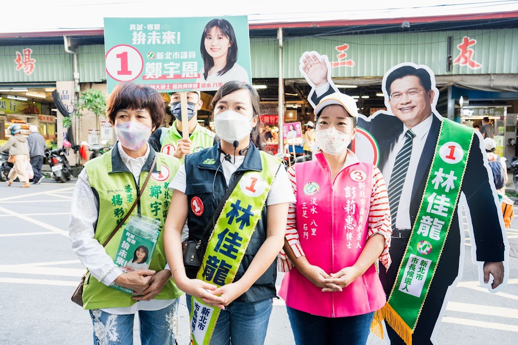 呂孫玲替林佳龍掃市場。（林佳龍團隊提供）