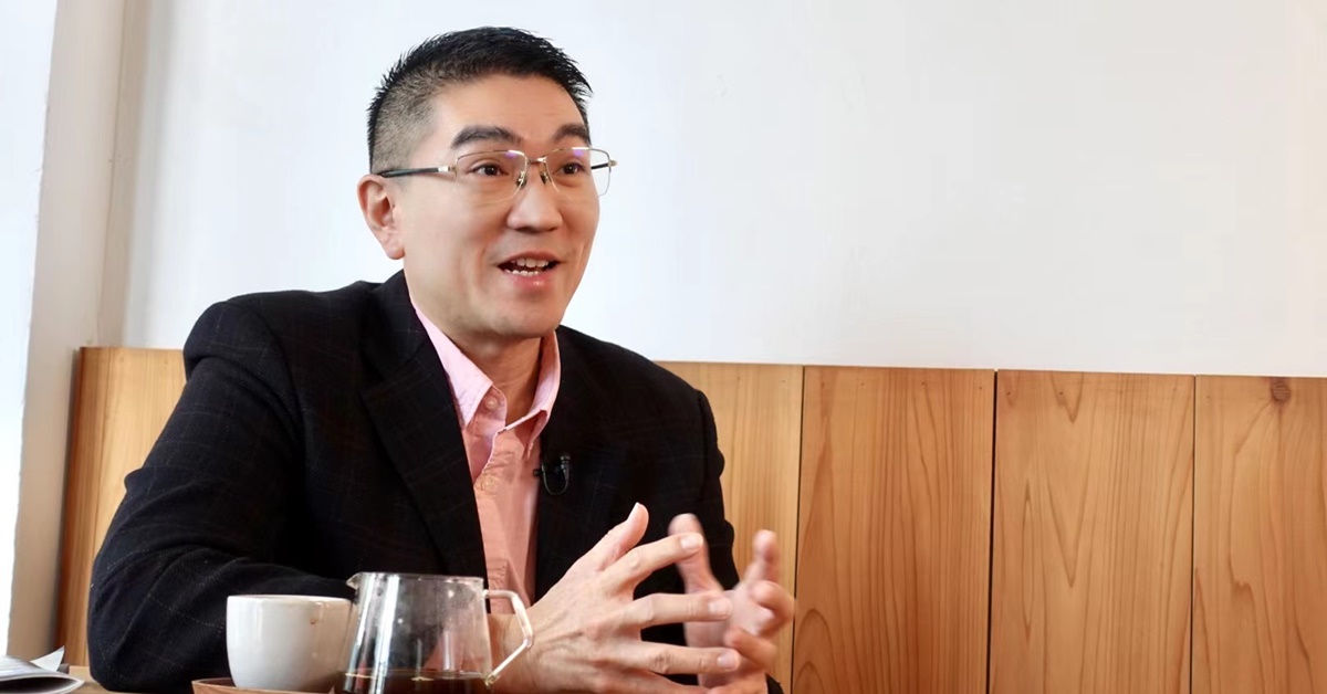 謝國樑不僅在擔任立委任內替基隆市民爭取到台鐵直達車、客運分散發車等福利，緩解許多基隆年輕人的通勤壓力，現在也想以愛為名，替下一代打造有愛基隆。