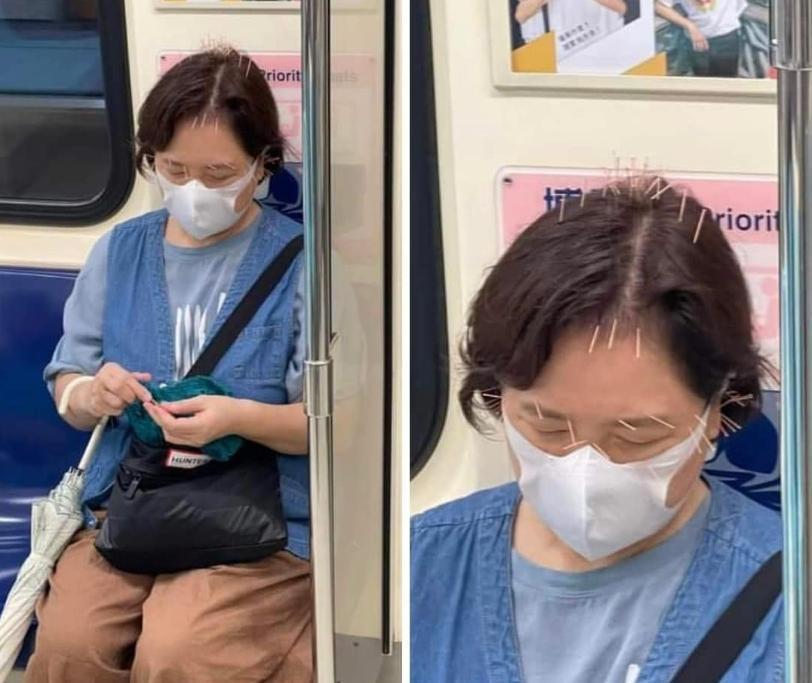 陳沂的媽媽搭捷運扎了滿頭針,引發網友熱議。(翻攝自臉書)