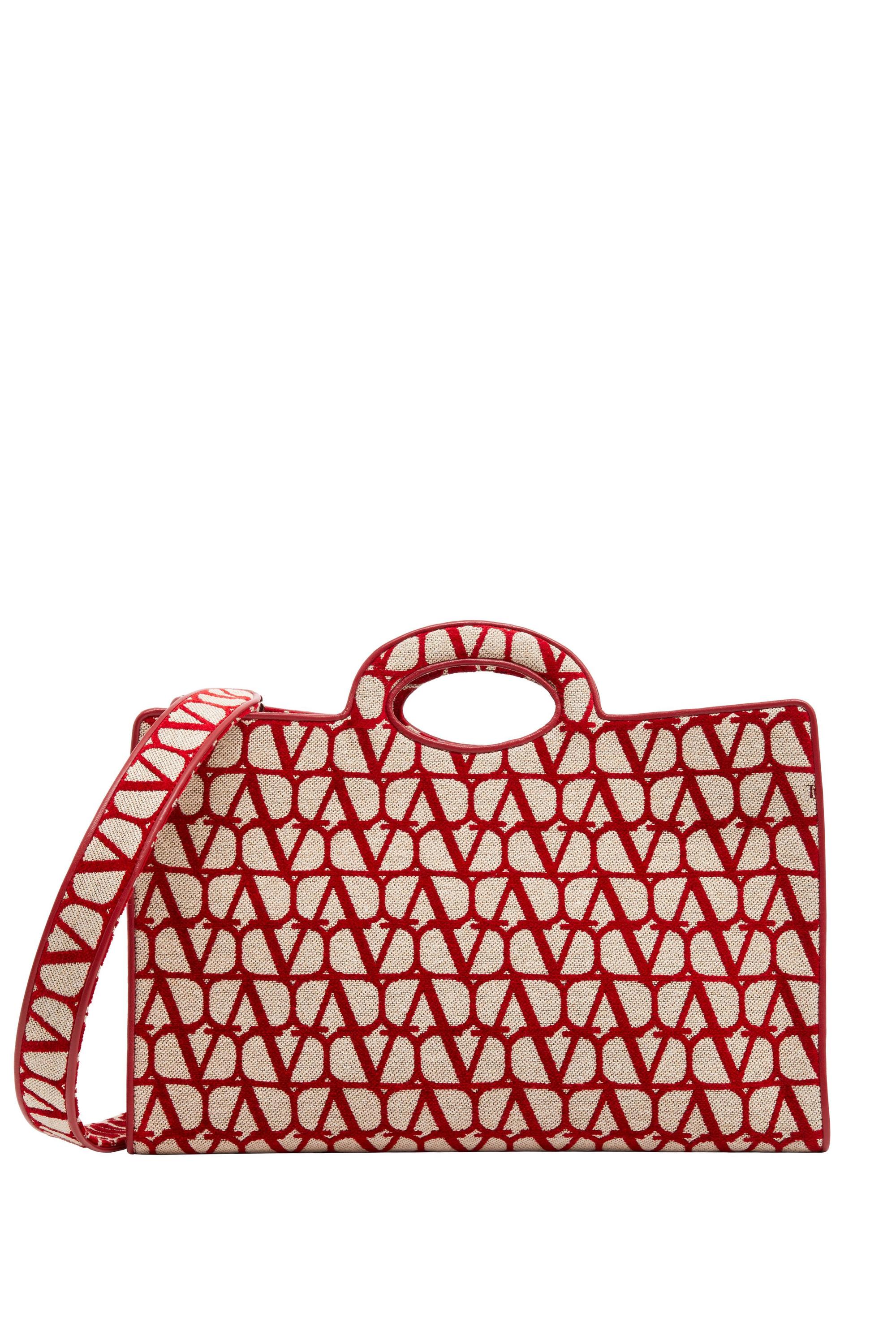 Toile Iconographe V標誌托特包。NT$91,000(VALENTINO提供)