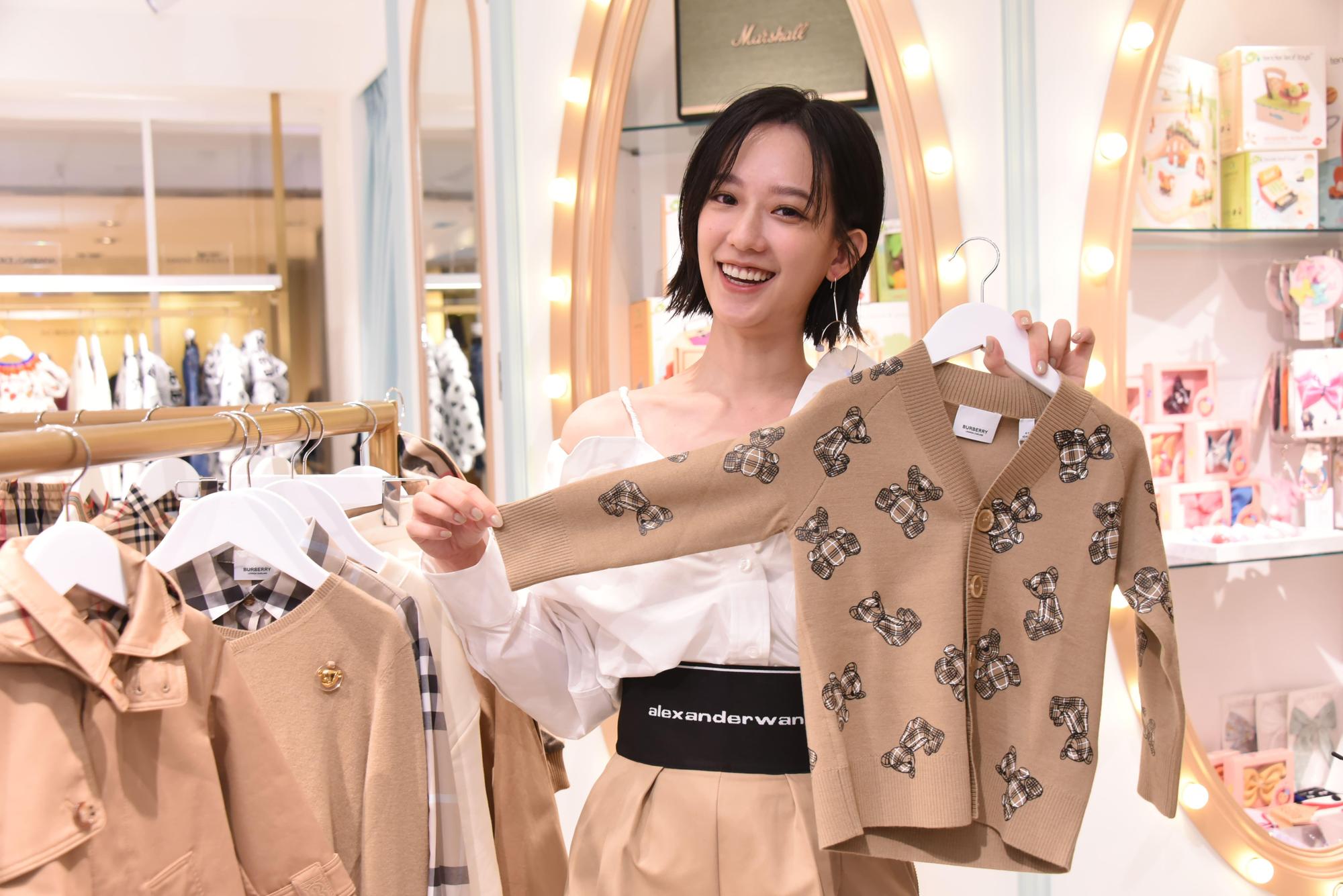 孟耿如為複合式精品童裝babyMADISON高雄漢神專賣店開幕剪綵。(Breeze Couture提供)