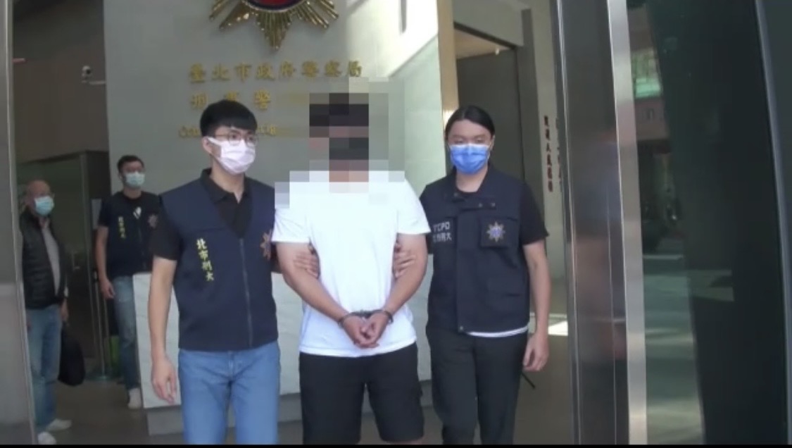 警方查獲假刑警，查出余男不僅假冒刑警，還曾假扮醫生、律師，11個月來詐騙10餘名女網友財色，共300多萬元。。（翻攝畫面）