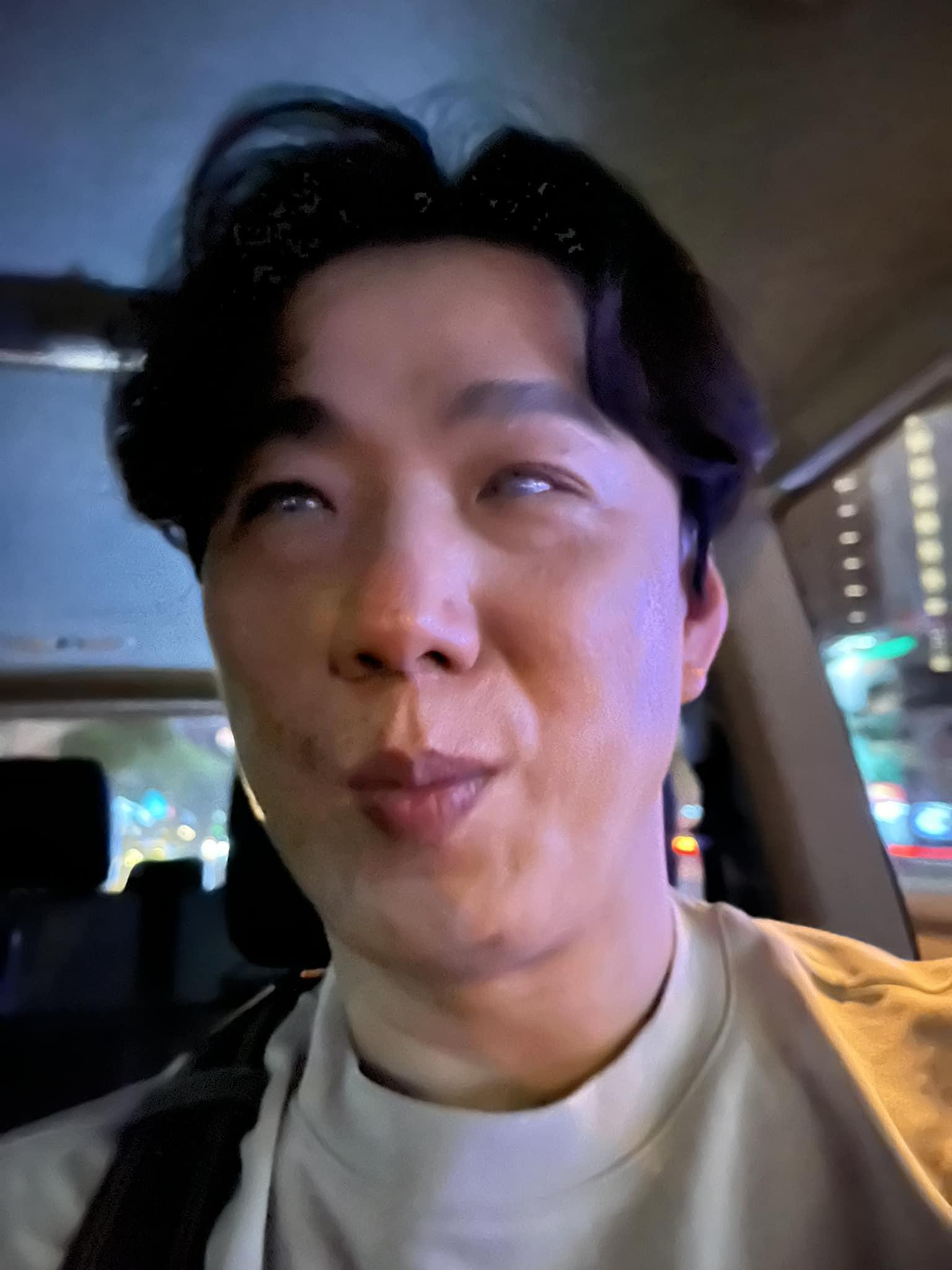 蕭煌奇罕見貼出沒戴墨鏡的照片。（翻攝蕭煌奇臉書）