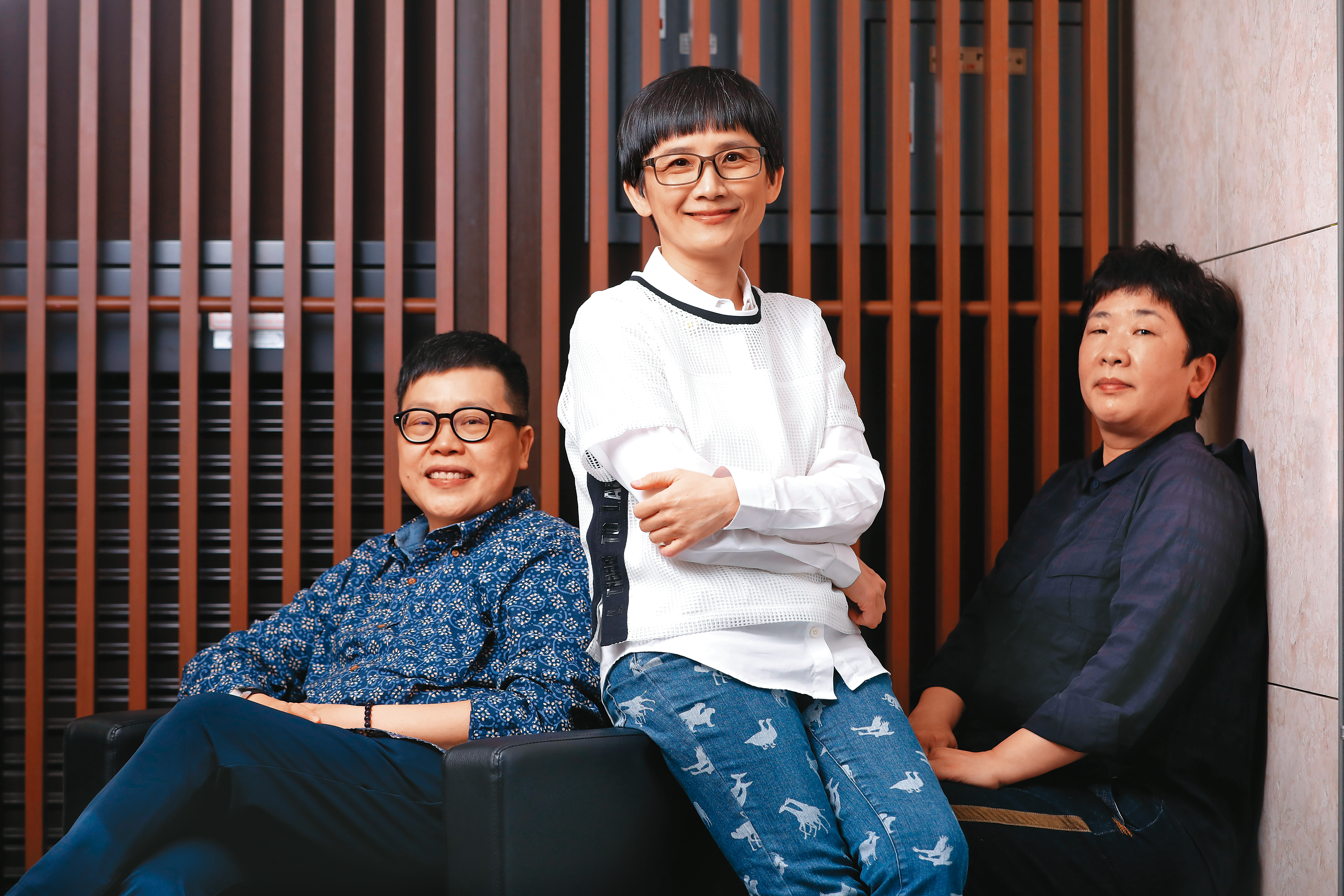 總監製葉如芬（左起 ）、導演卓立與編劇溫郁芳首度攜手，費時近3年打造劇集《她和她的她》。