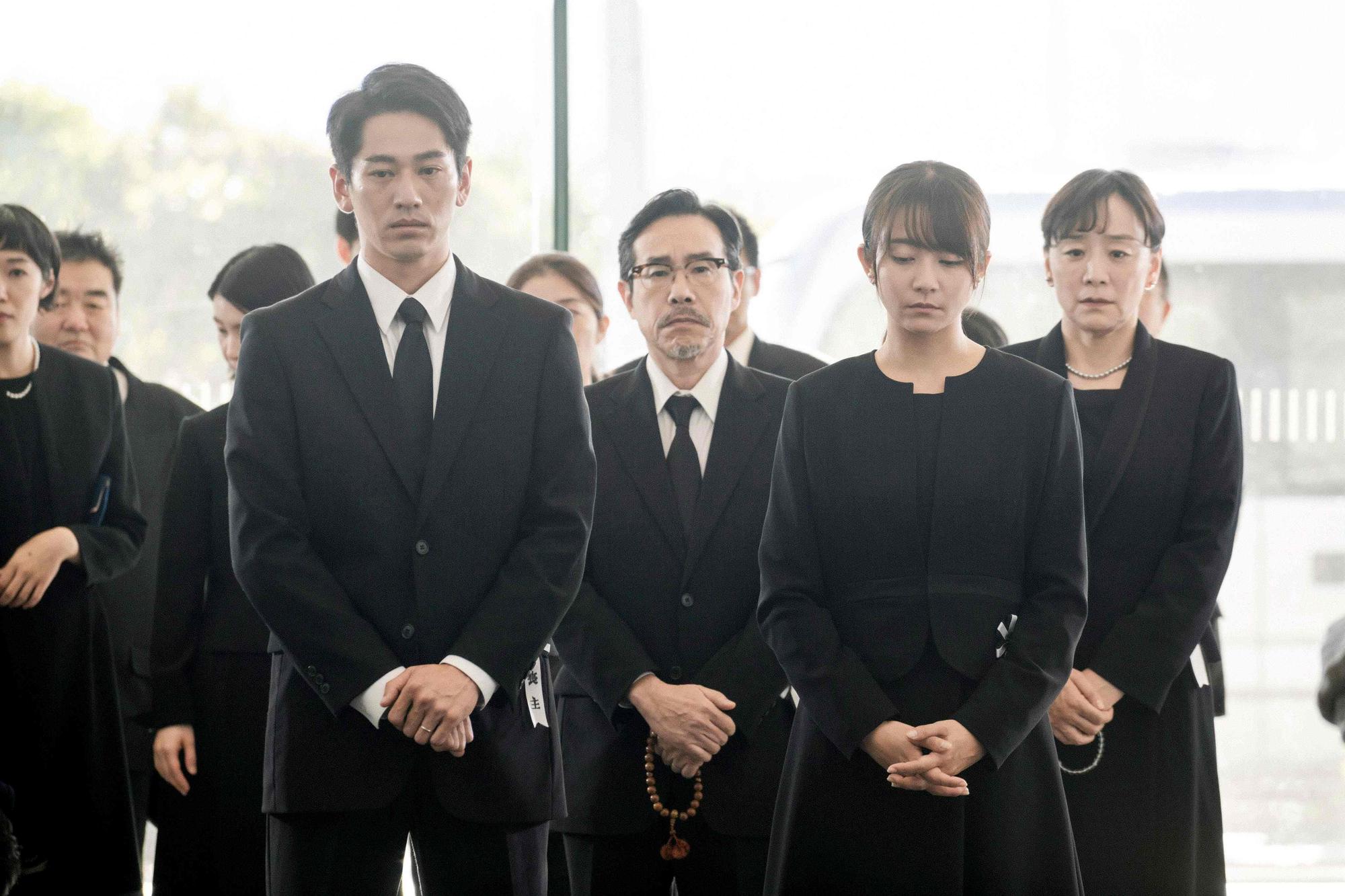 日影《還有愛的日子》所有演員包括木村佳乃（前排右）、永山絢斗（前排左）都是透過試鏡獲得角色。（海鵬影業提供）