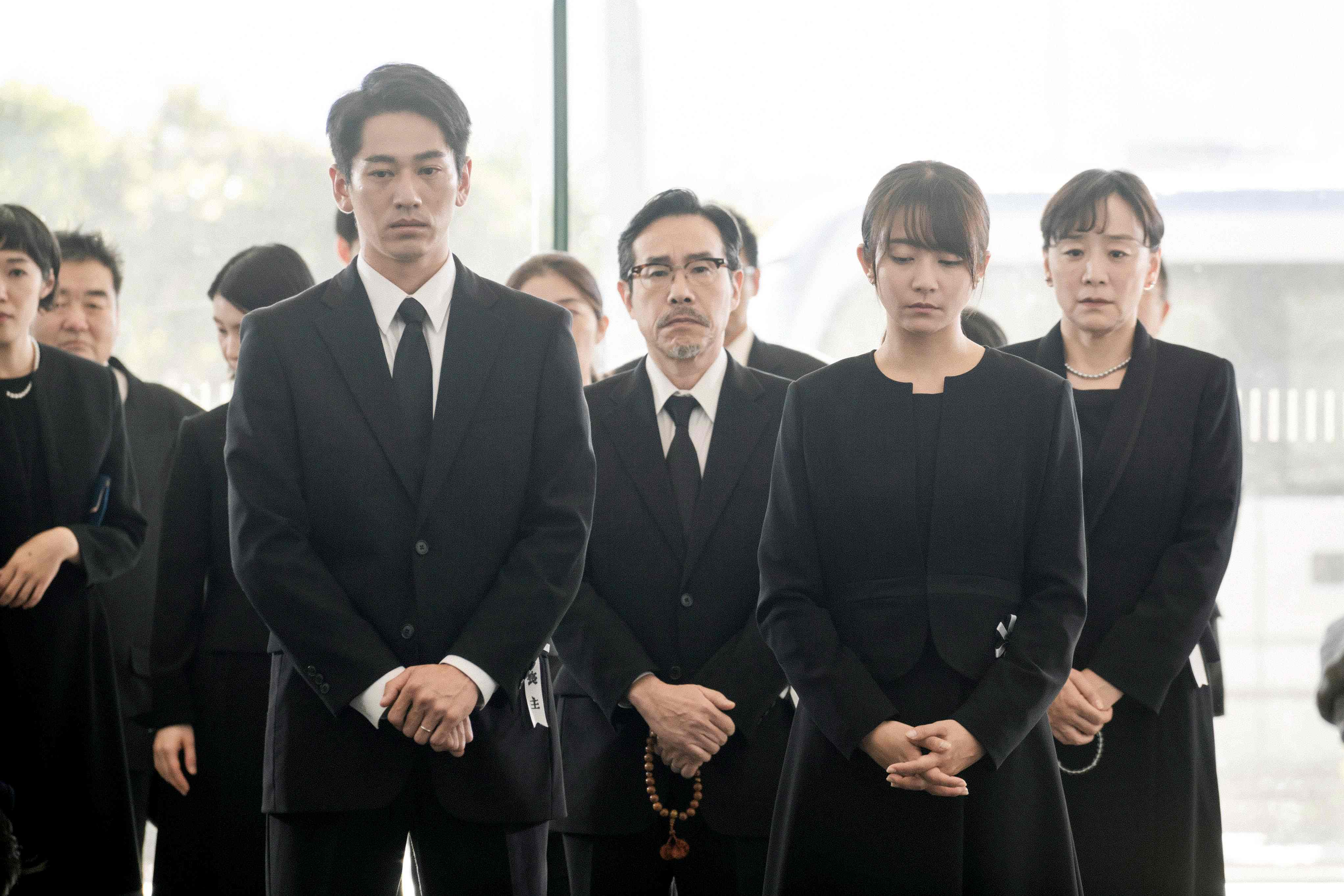 日影《還有愛的日子》所有演員包括木村佳乃(前排右)、永山絢斗(前排左)都是透過試鏡獲得角色。(海鵬影業提供)