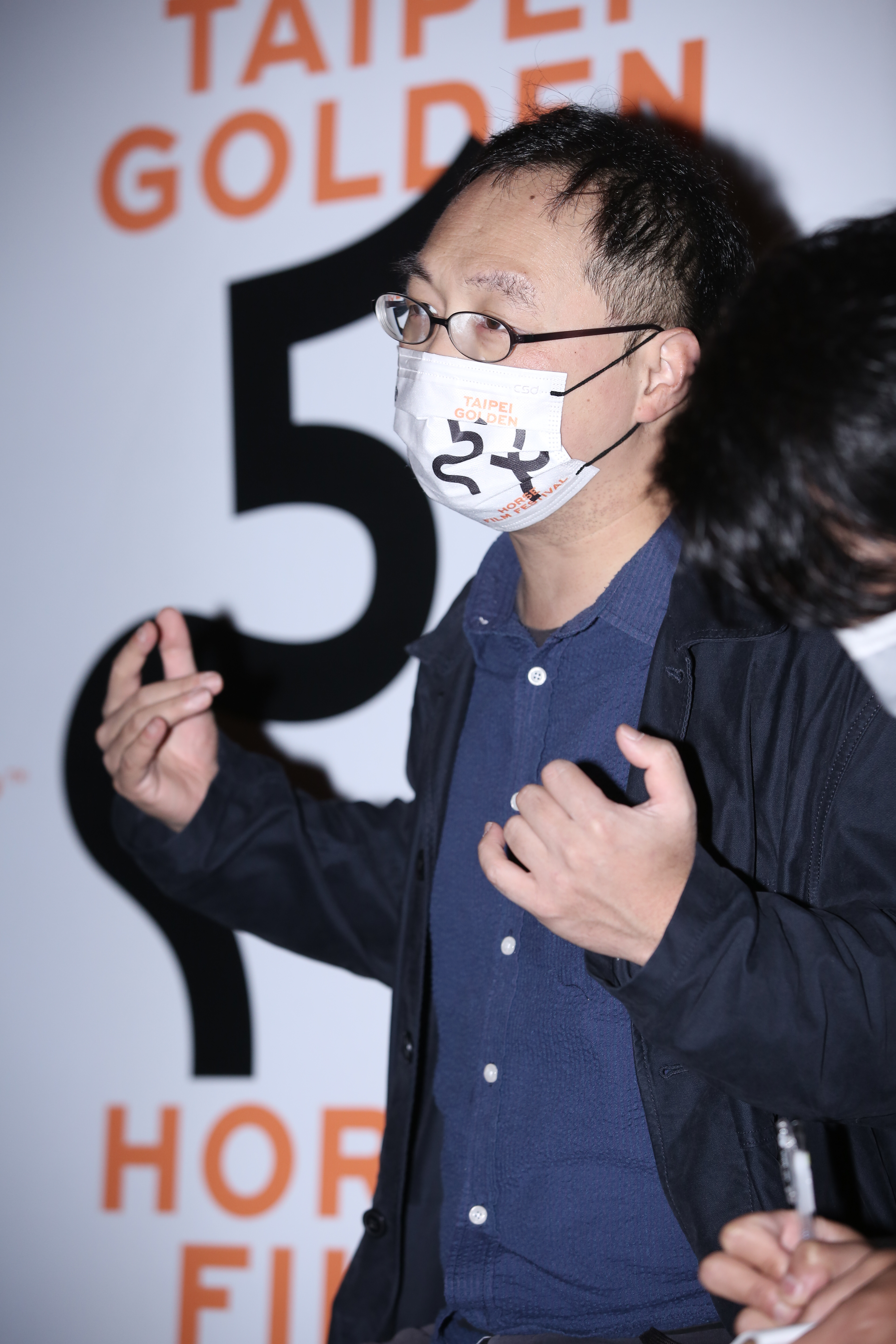 深田晃司導演表示和上次2019年訪台最大的不同,就是大家都戴著口罩。