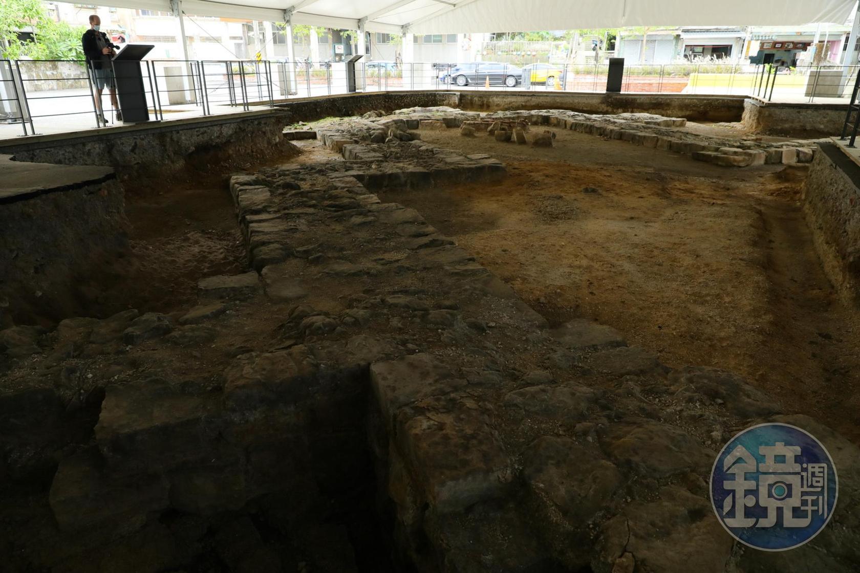 3年前才大量出土的教堂遺跡，展現了荷蘭、西班牙統治時期在和平島存在的軌跡。