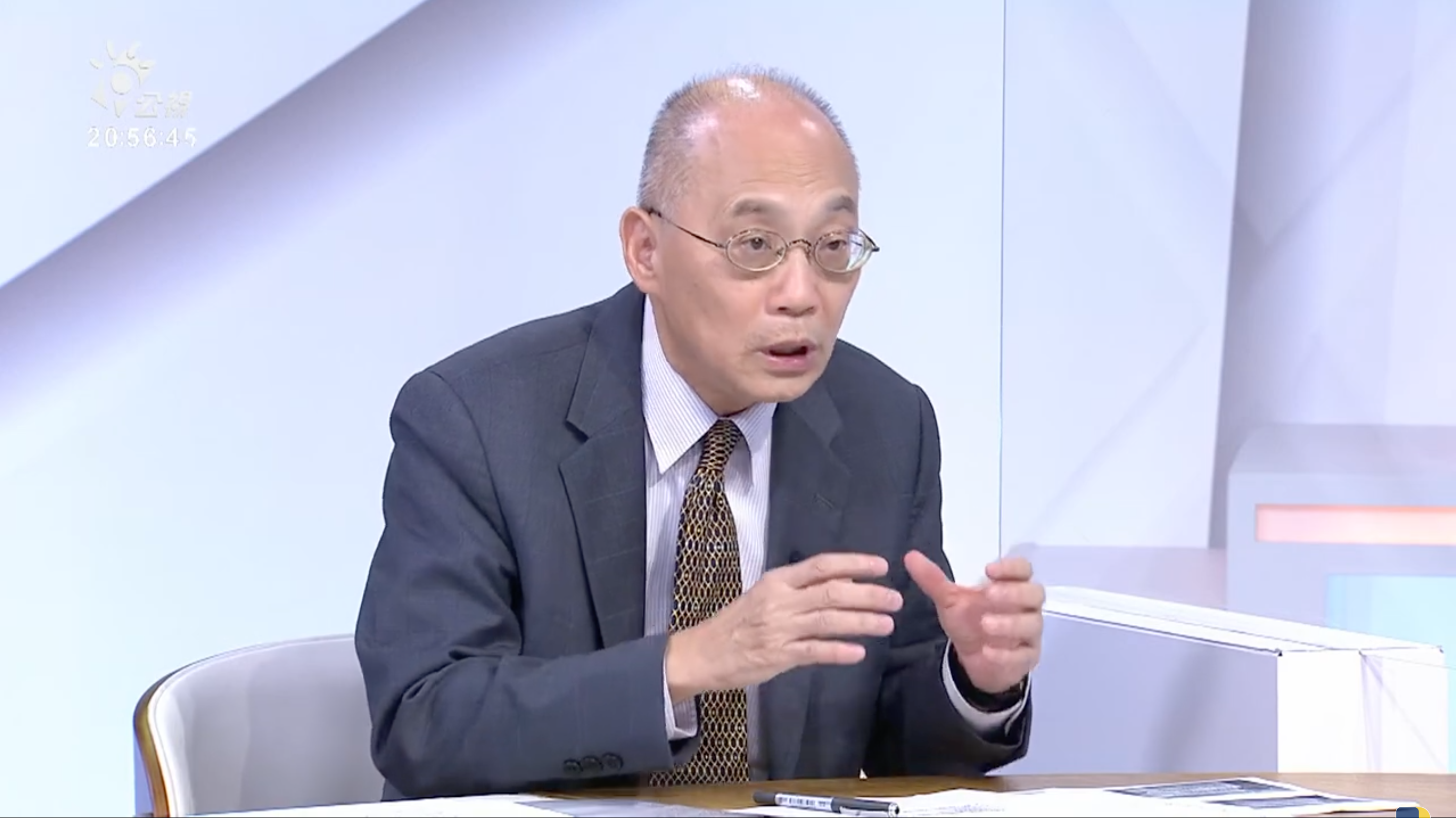 故宮院長吳密察受邀上公視節目，談論文物毀損事件。（翻攝自有話好說 PTSTalk YouTube）