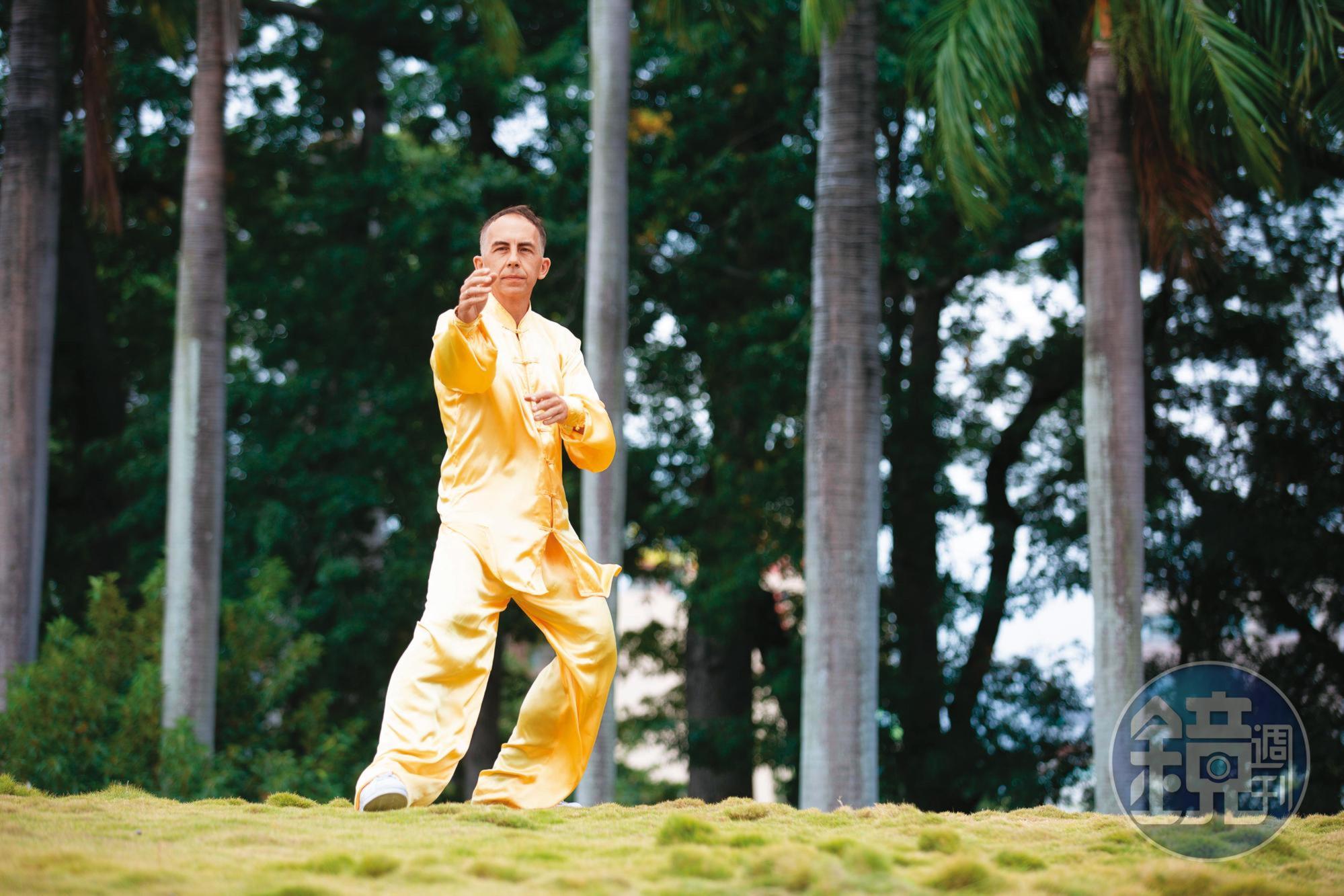 馬培德12歲開始學南拳、周家拳、太極拳,因此愛上中華文化。