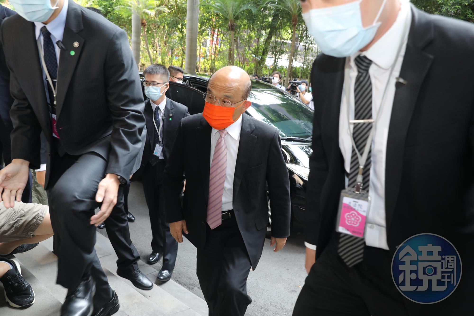 遭張善政酸「台灣最大門神」,蘇貞昌今天出席立法院備詢前回應此事,要對方別歪樓、做人身攻擊。(本刊資料照)