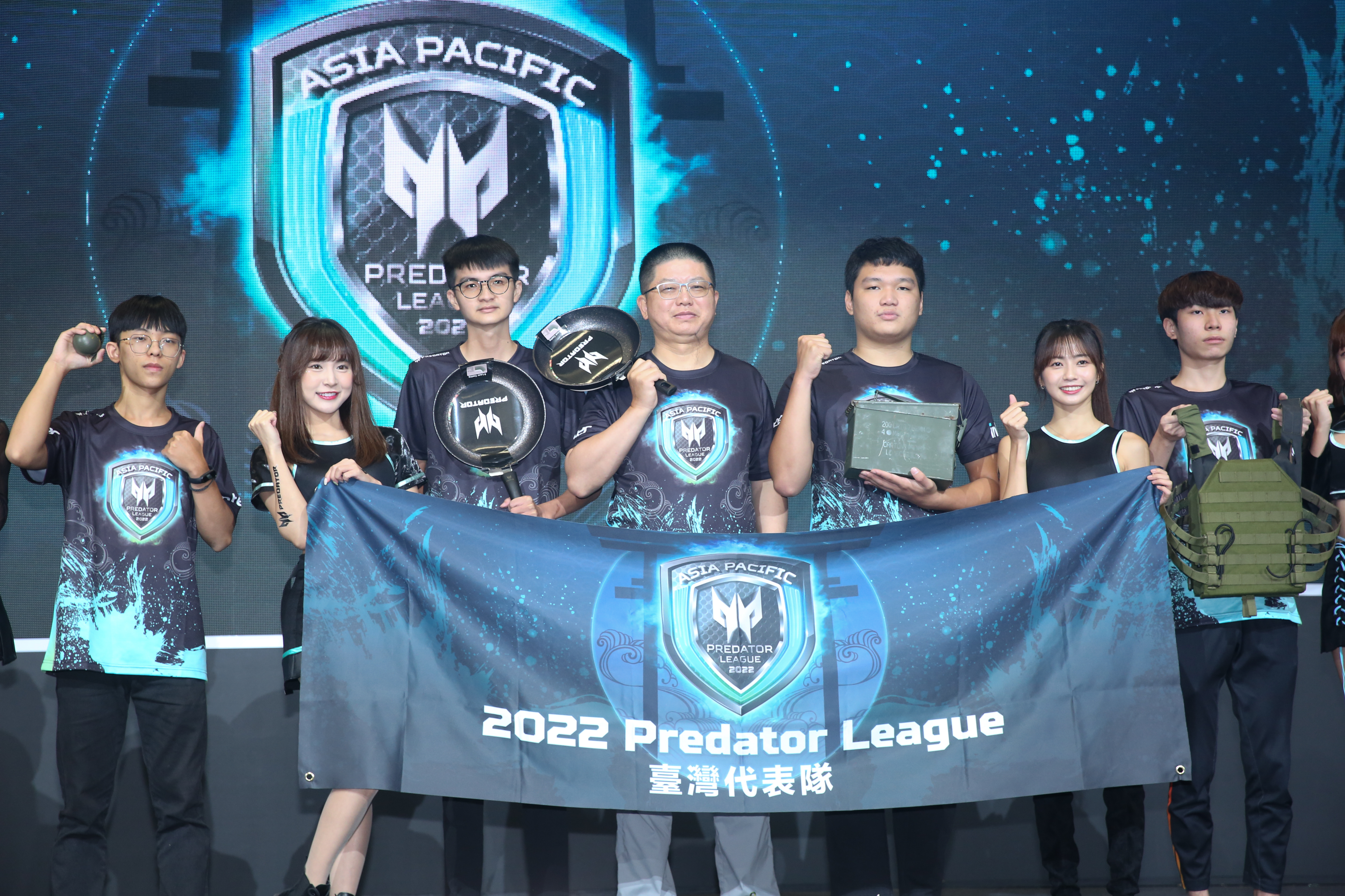 宏碁台灣區營運長張世欣（中）3日出席2022亞太區Predator League東京總決賽行前暨雙11購物節應援記者會