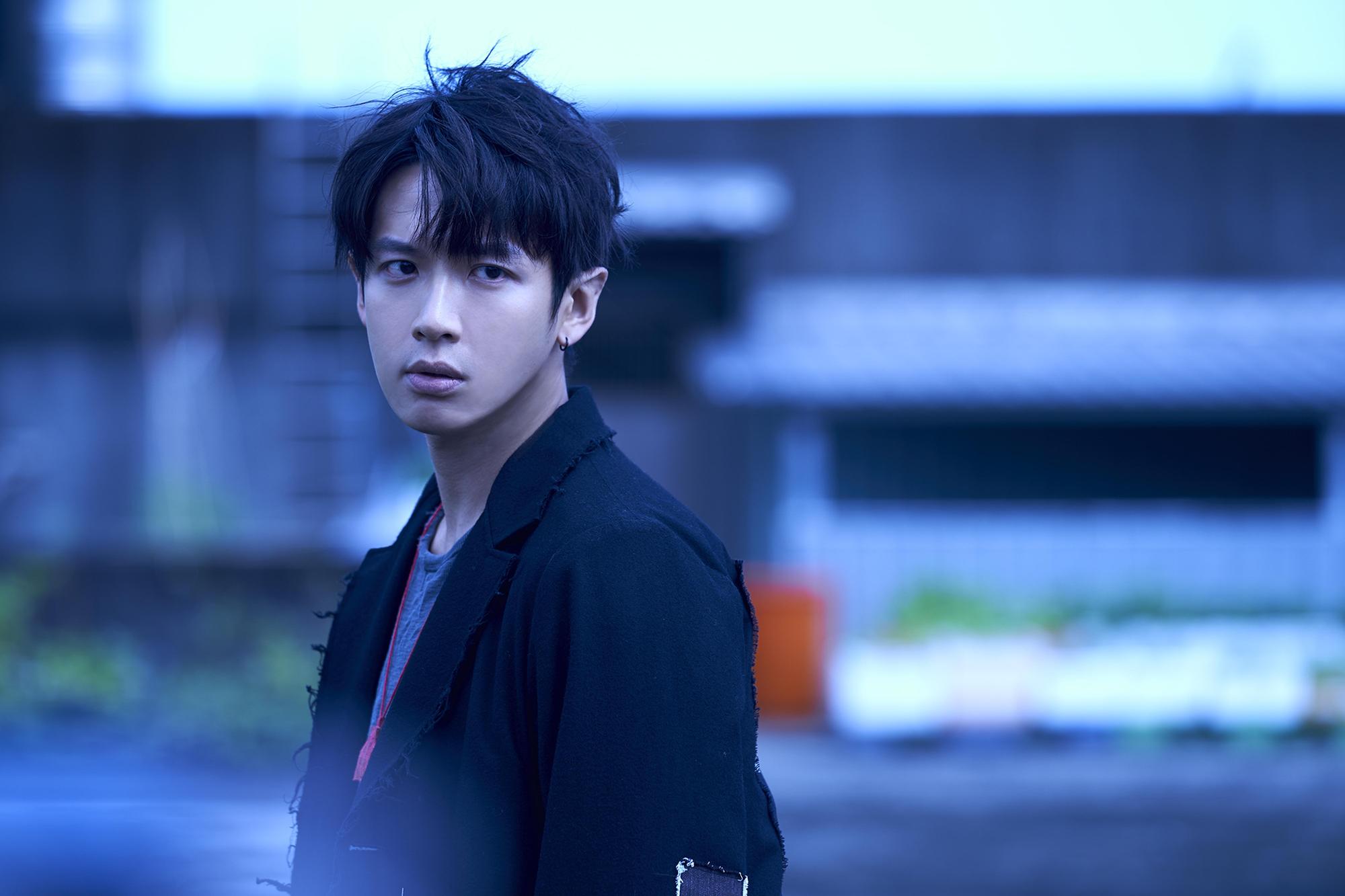柯震東奇幻影集《乩身》被譽為華語版《康斯坦汀:驅魔神探》。(Netflix 提供)