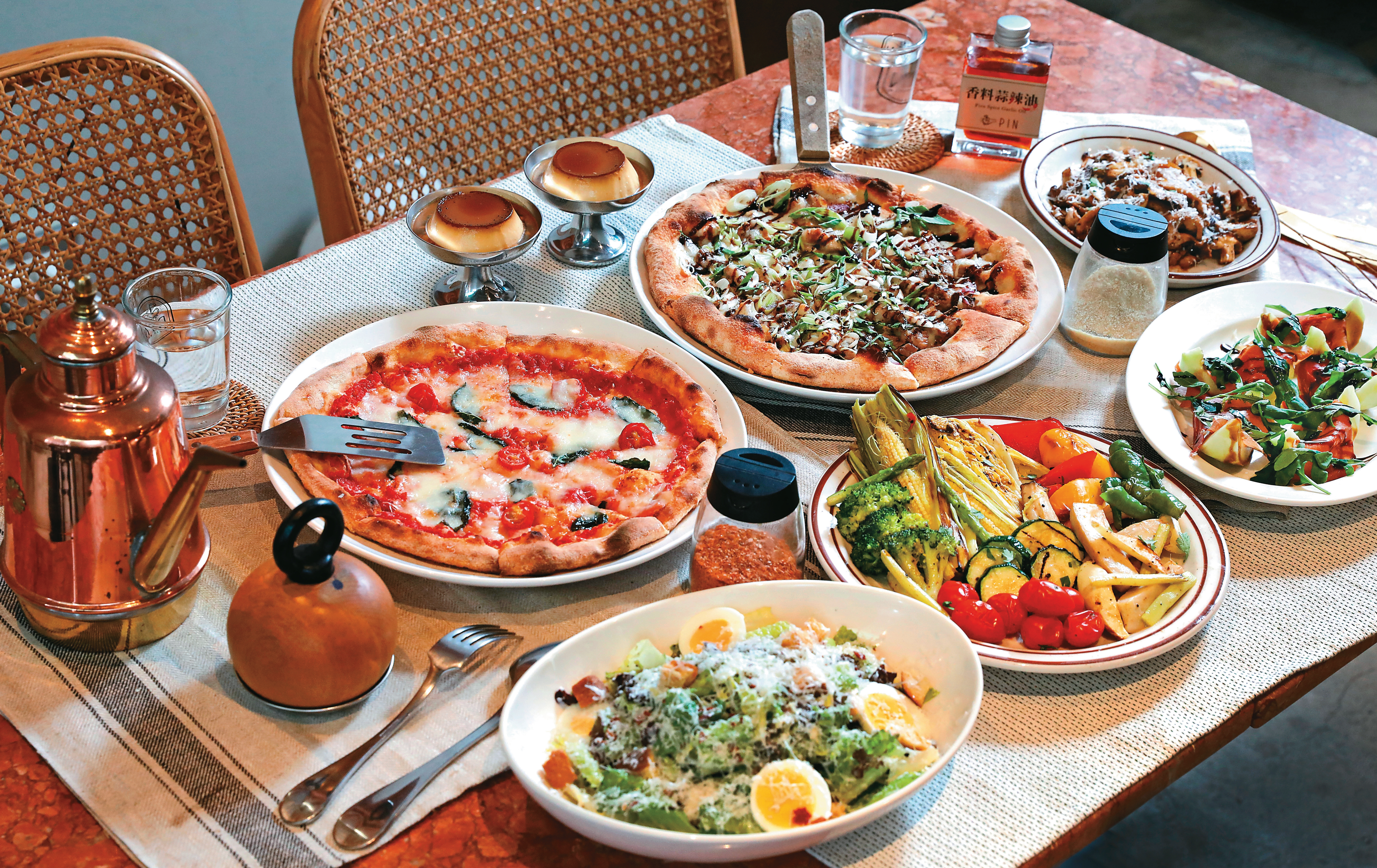 「Pin Pizza Bar品手感披薩」食材及餐具均可見用心，餐點上桌猶如一幅田園風情畫。