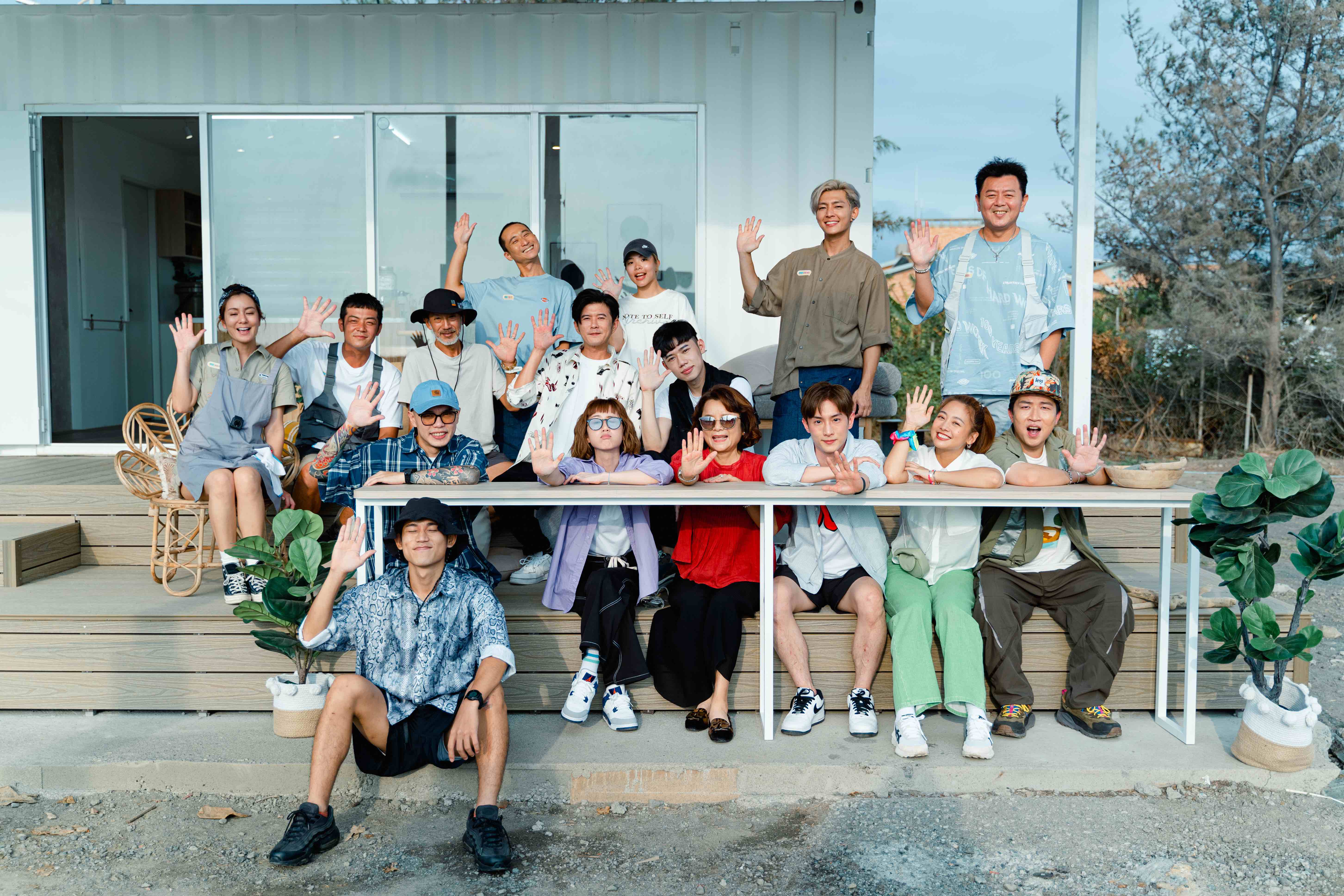 《嗨！營業中》商店試營運任務邀請親朋好友做評分。（看娛樂提供）