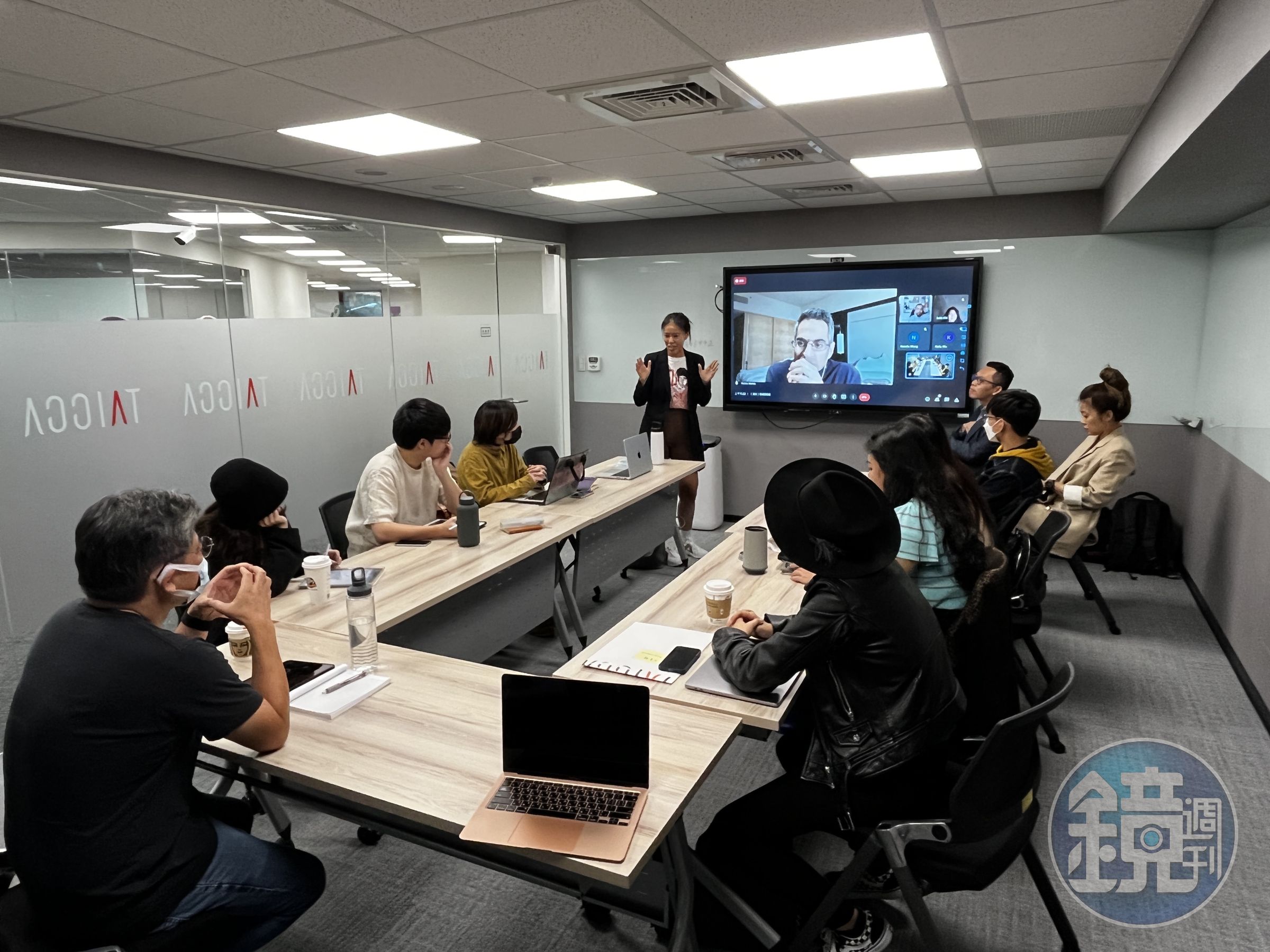 《德里罪案》的原創概念和導演Richie Mehta 透過視訊跟學員分享創作心法。（文策院提供）