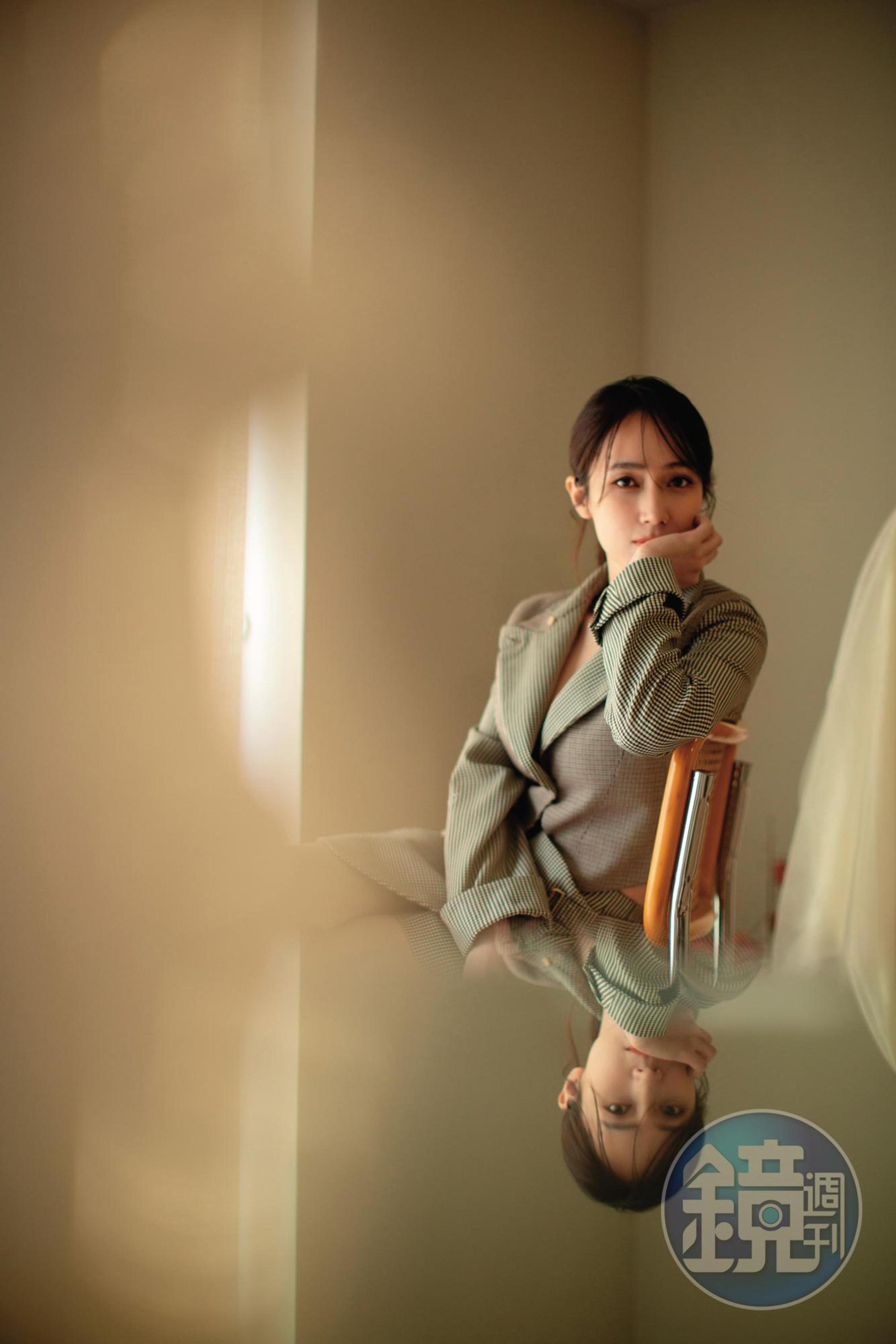 過世的媽媽很溫柔，但也一直在婚姻中忍耐、付出。母親的例子，可能是小薰還沒那麼想嫁的原因。