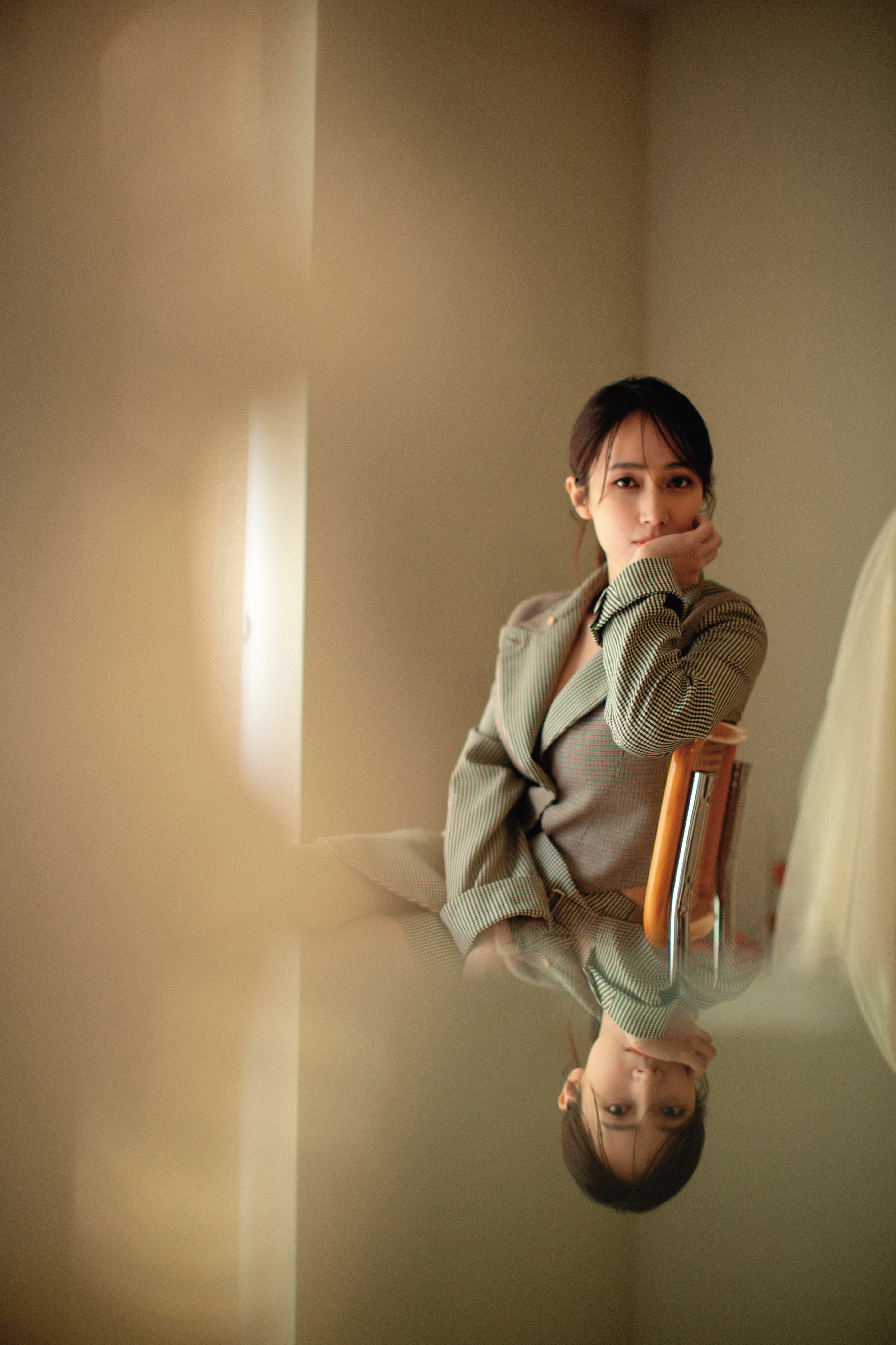 過世的媽媽很溫柔，但也一直在婚姻中忍耐、付出。母親的例子，可能是小薰還沒那麼想嫁的原因。