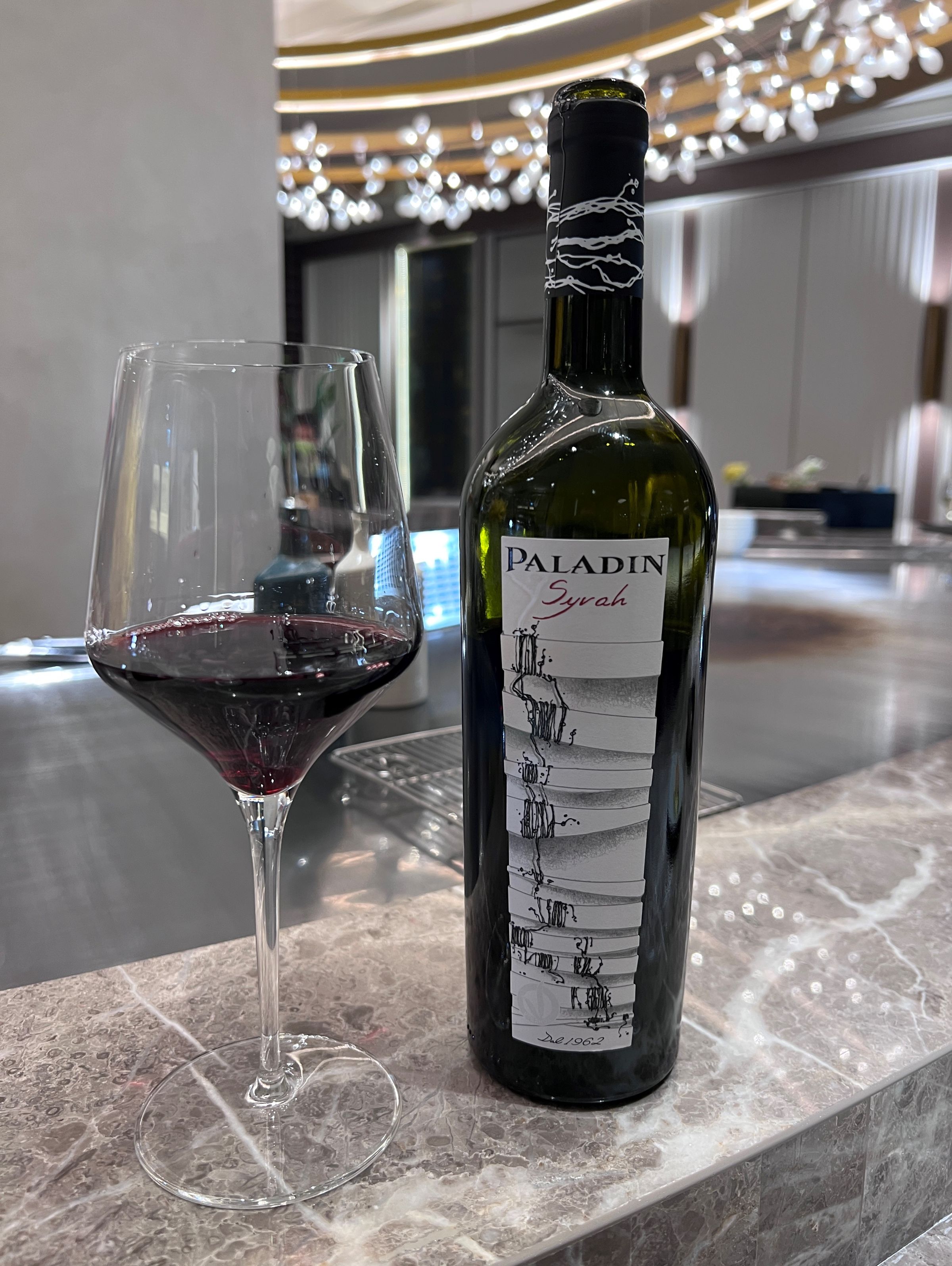 義大利Casa Paladin酒莊紅酒以百分百Syrah葡萄釀製，酒感微甜。