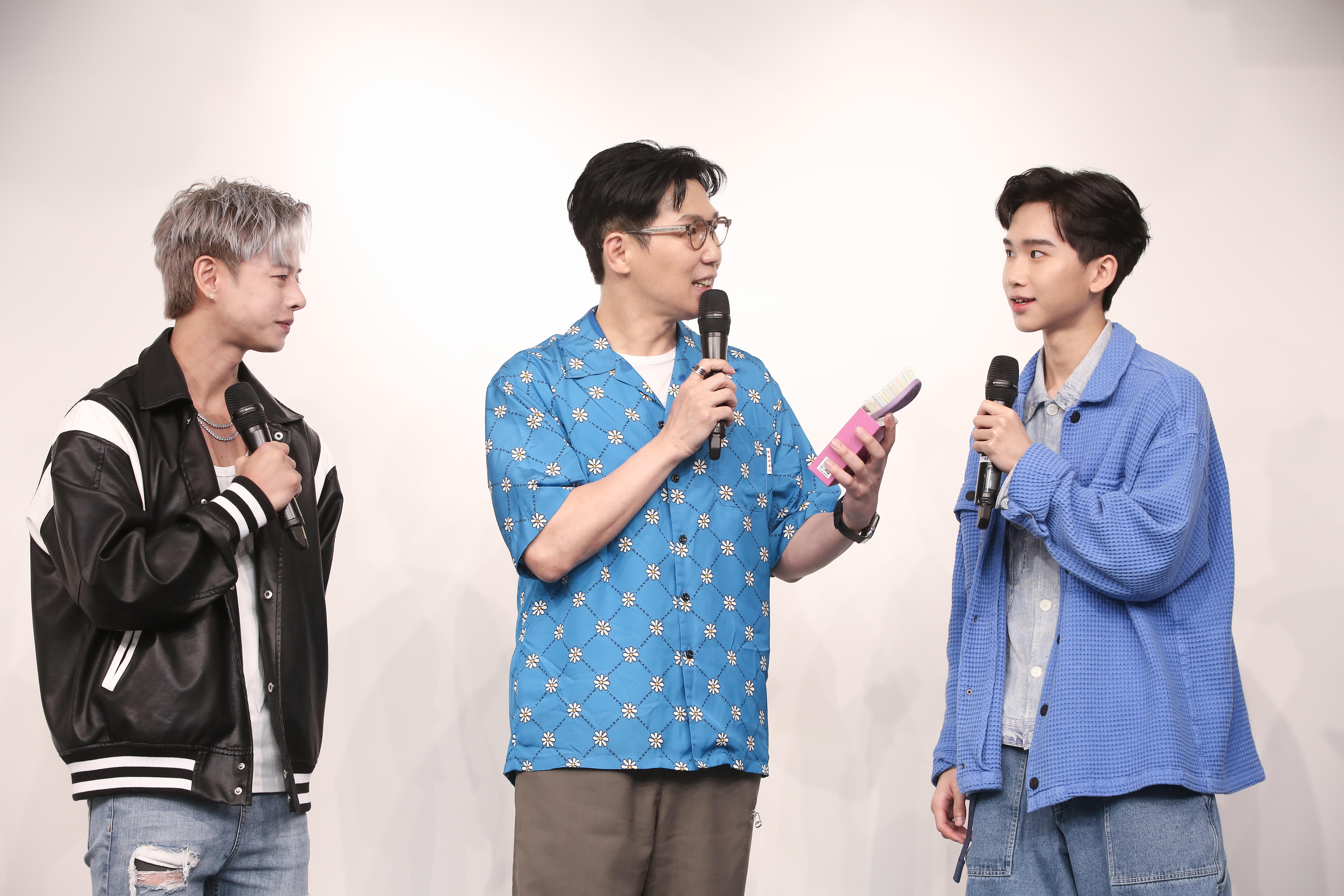 品冠曝頭髮困擾，「AcQUA源少年」隊長黃莑茗演唱會前送梳子。