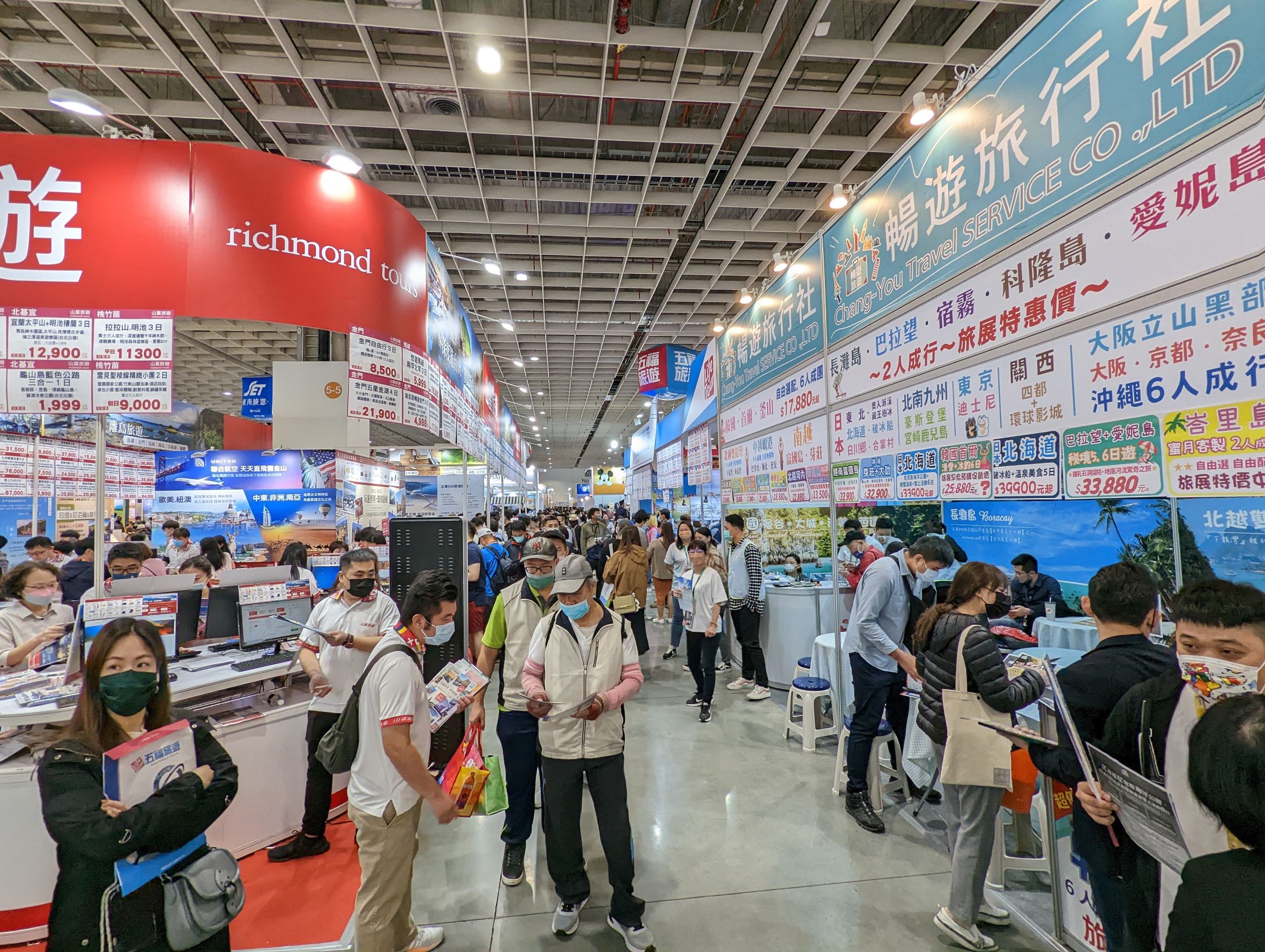 ITF旅展第一天非假日，但人潮明顯比往年多一些。