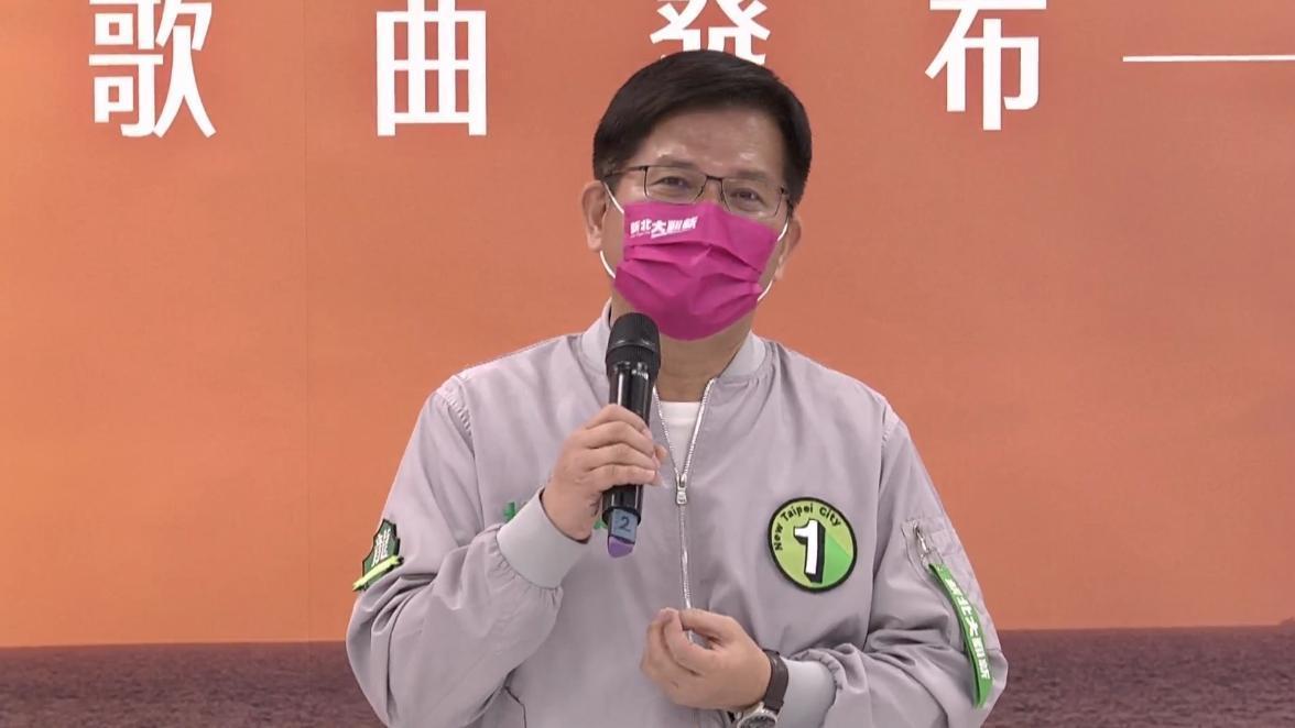 林佳龍說〈新的新北市〉這首歌很溫暖，可以替九合一選舉帶來正能量。（翻攝自林佳龍臉書直播）