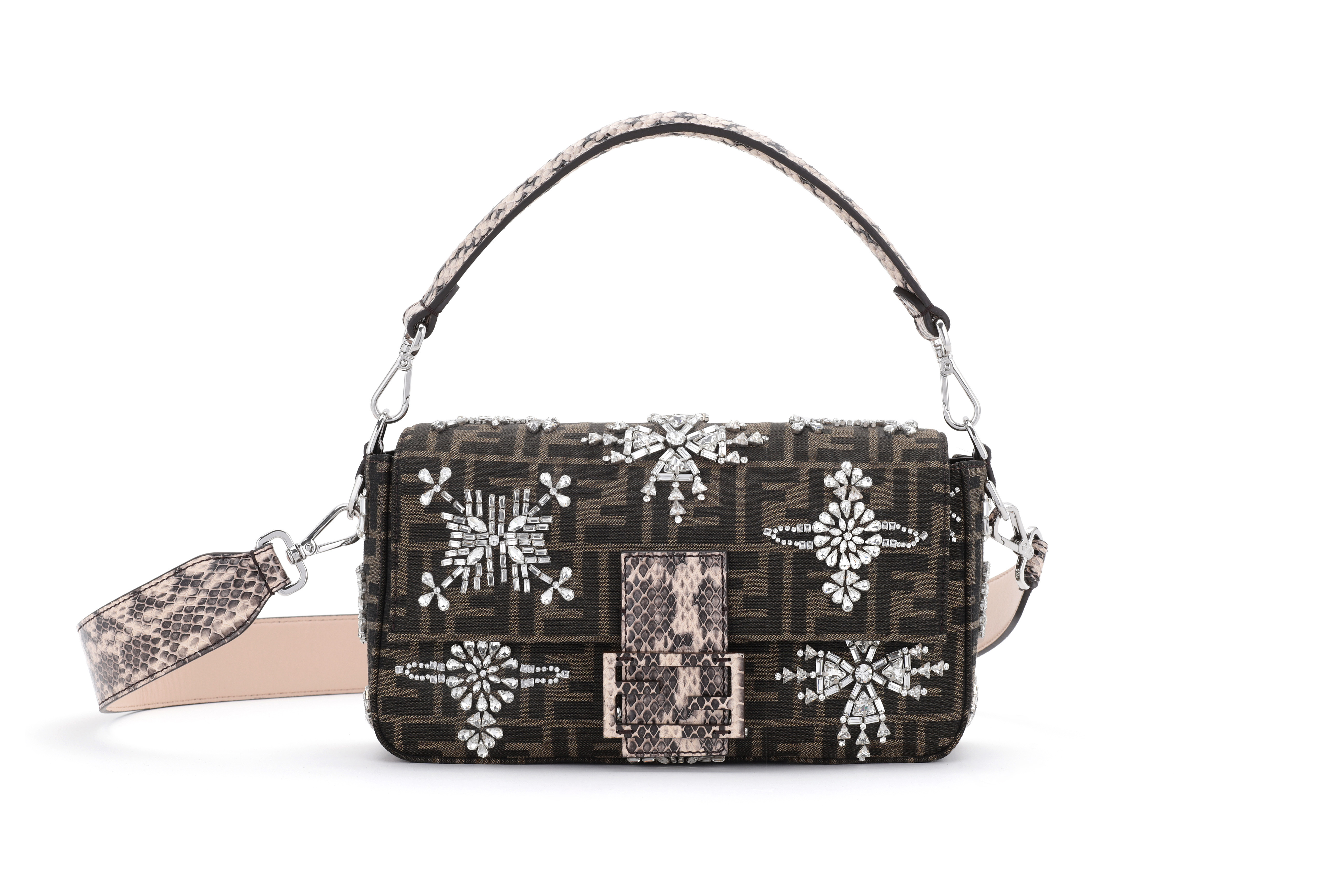 FF LOGO水晶造型Baguette NT$138,000 FENDI。（FENDI提供）