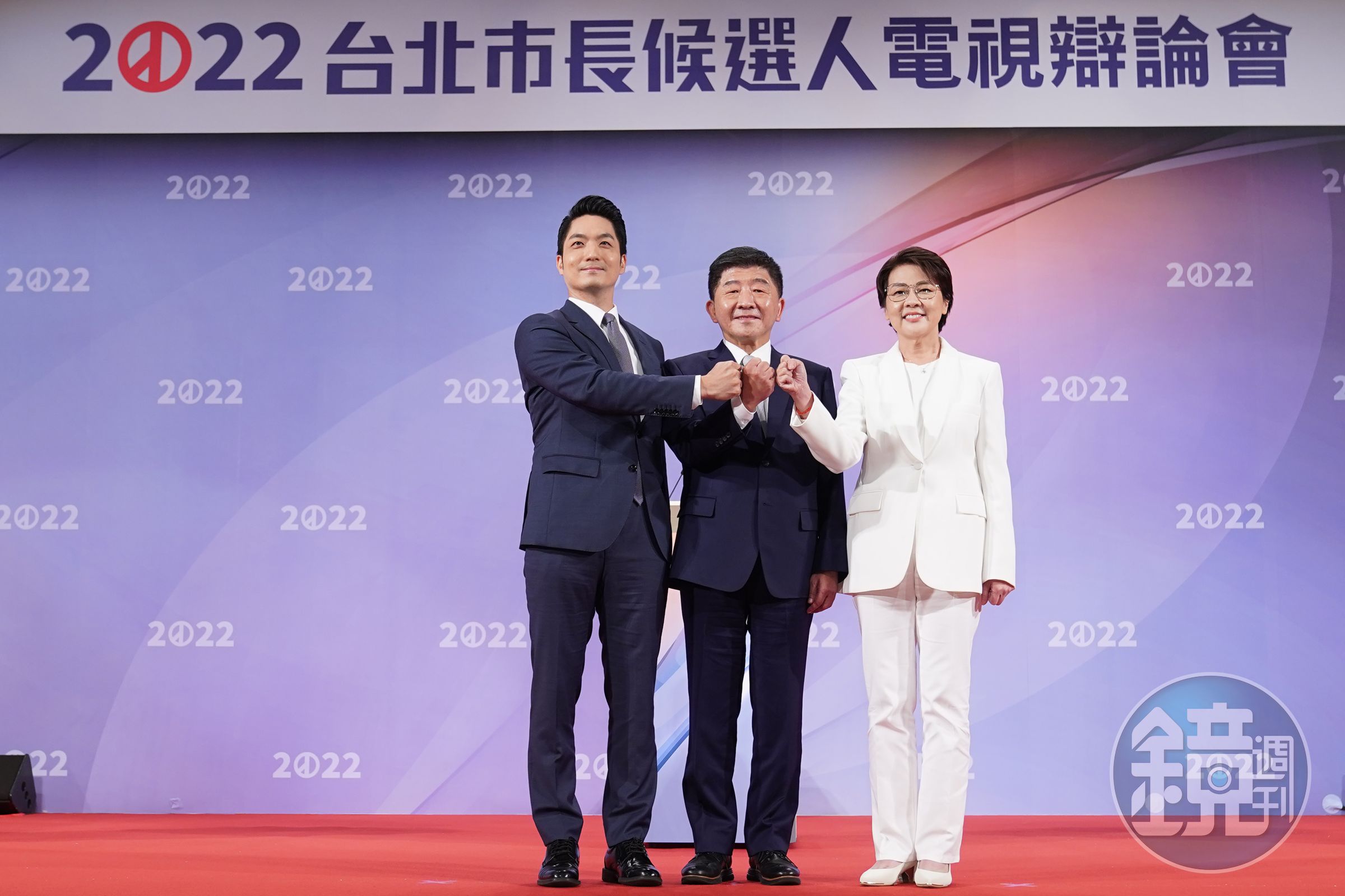 蔣萬安（左起）、陳時中、黃珊珊今出席由TVBS、三立主辦的電視辯論會。（主辦單位提供）