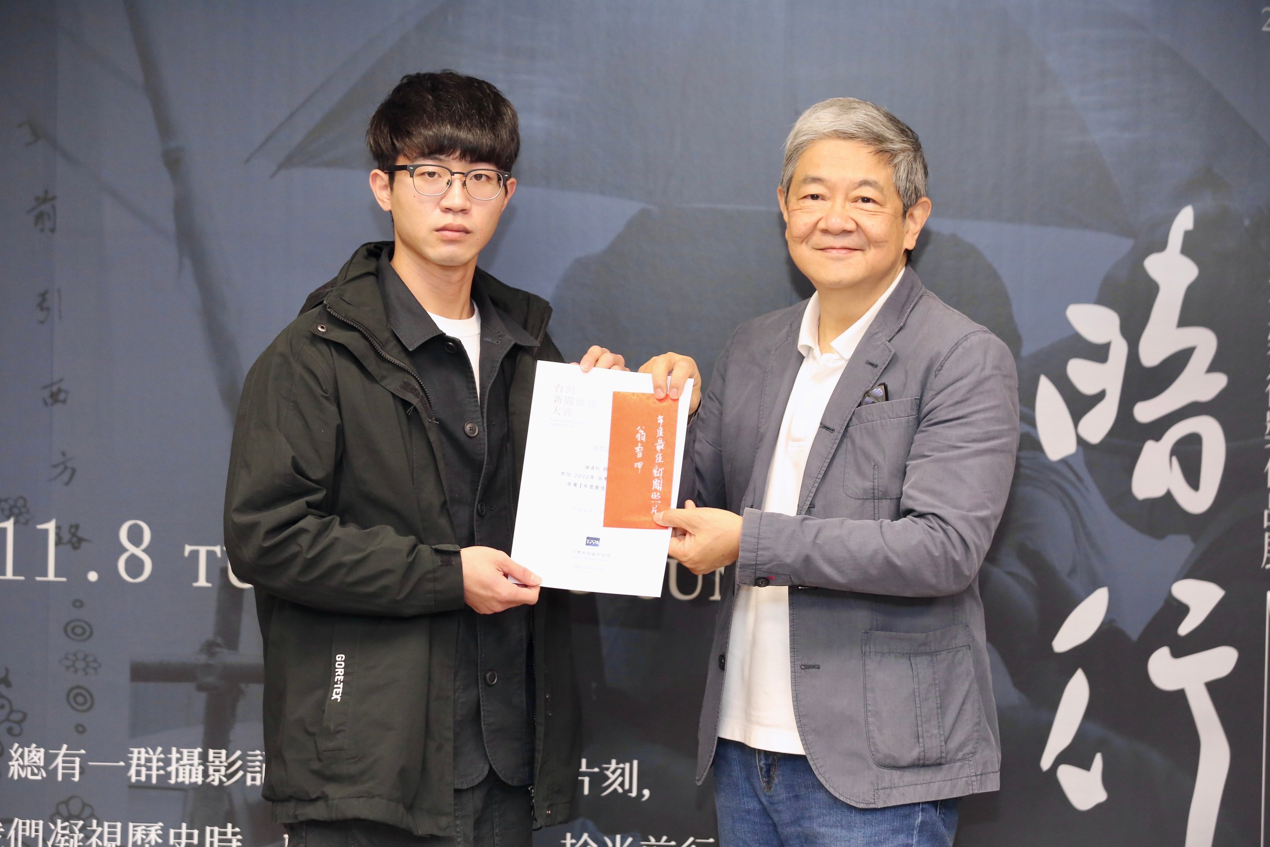攝影記者翁睿坤拿下年度最佳攝影照片與突發新聞類第一名。