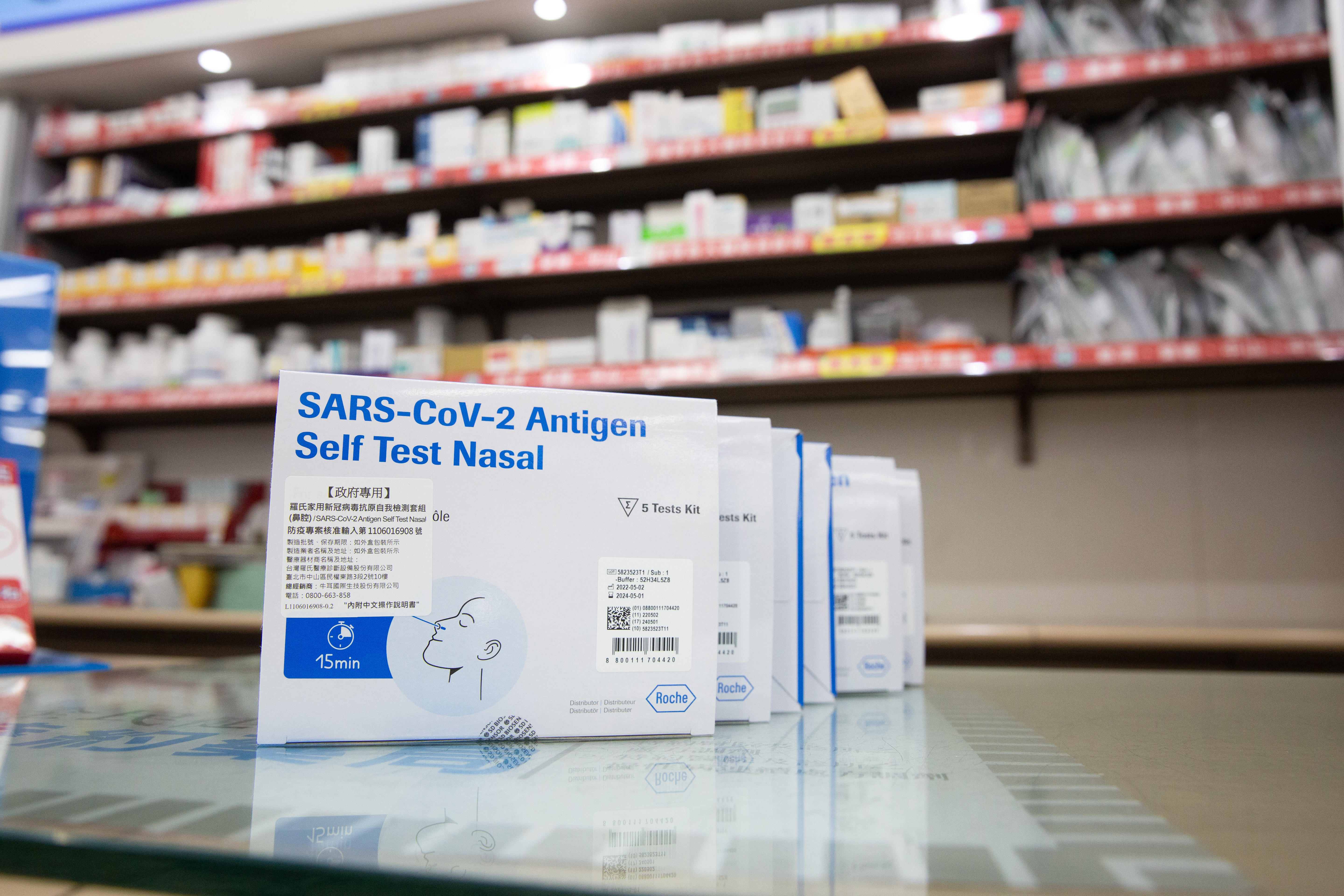 台大醫師分享自己確診的經歷，最後用政府發的羅氏快篩確定自己中鏢。（本刊資料照）