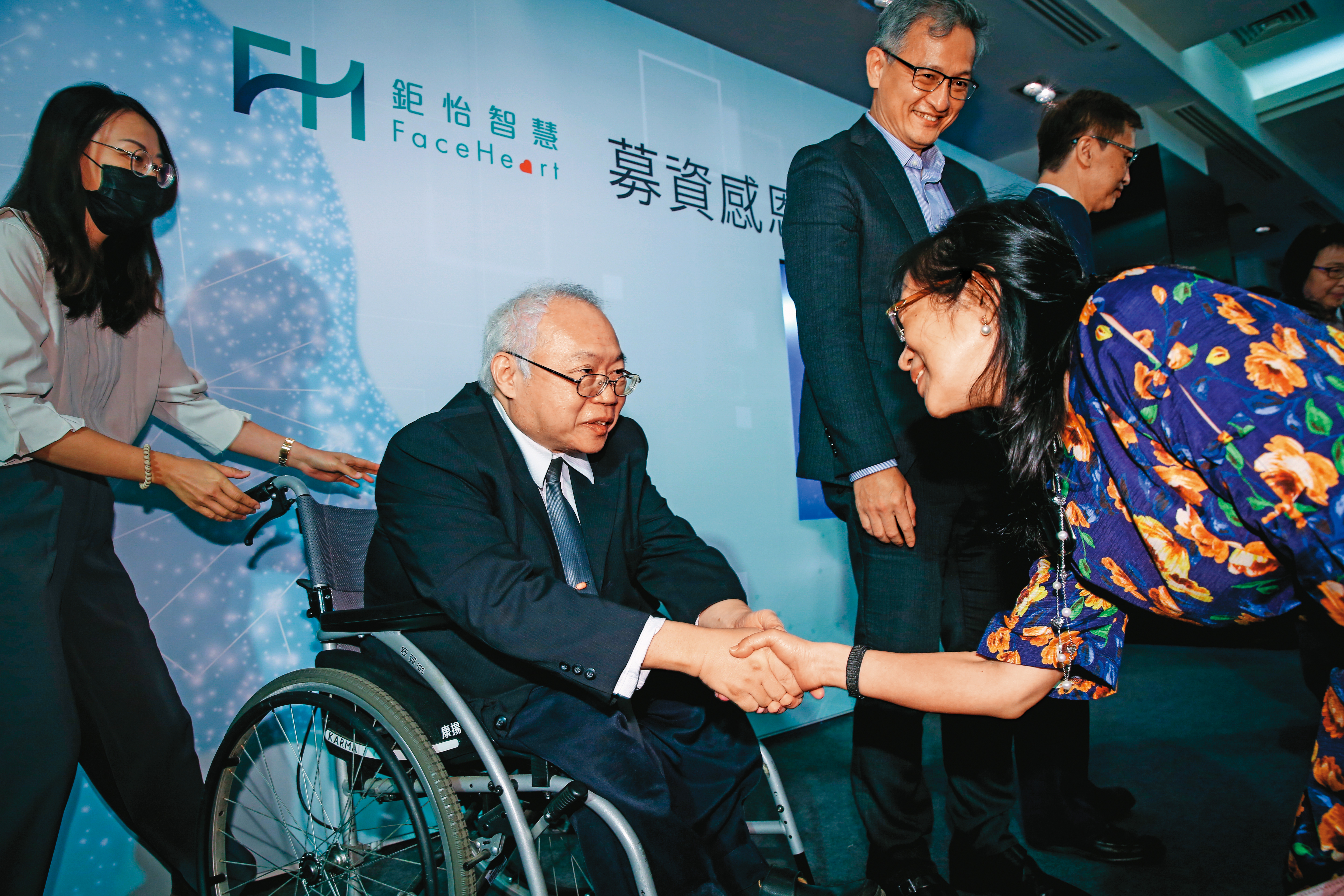 陽明交大教授吳炳飛創業4年有成，吸引產官學大咖出席挺鉅怡智慧。