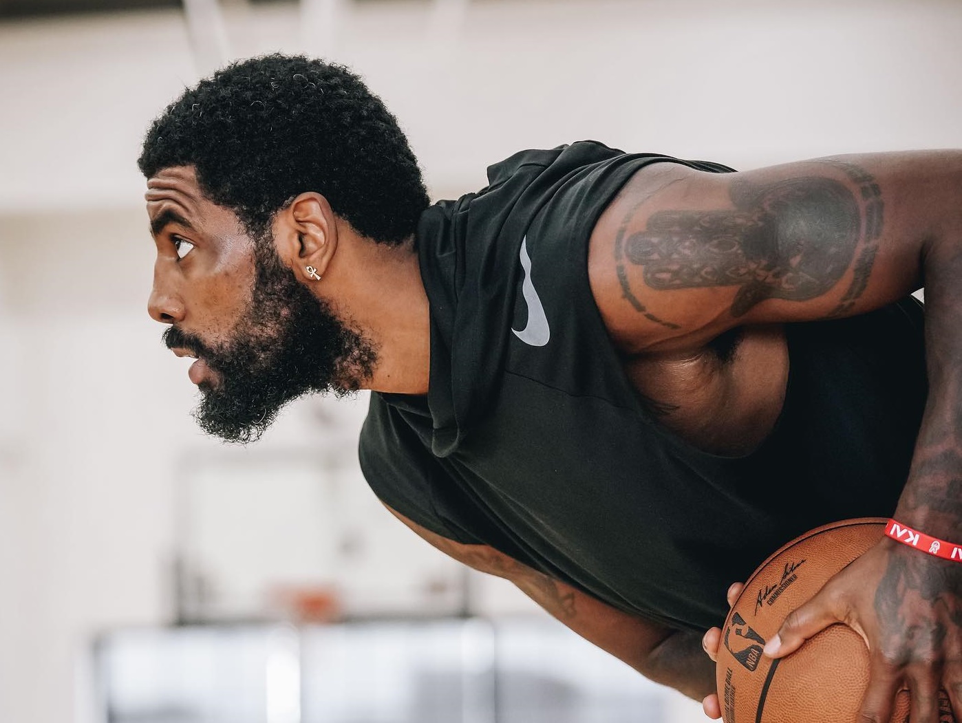 籃網球團對厄文（圖）提出6點要求，通通做到才可能重返球場。（翻攝自Brooklyn Nets臉書）