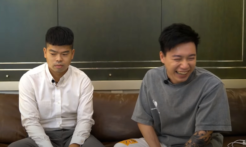 Gino勁宥（左）上Toyz（右）直播節目，可見Gino勁宥「笑不出乃」。（翻攝自Toyz YouTube頻道）