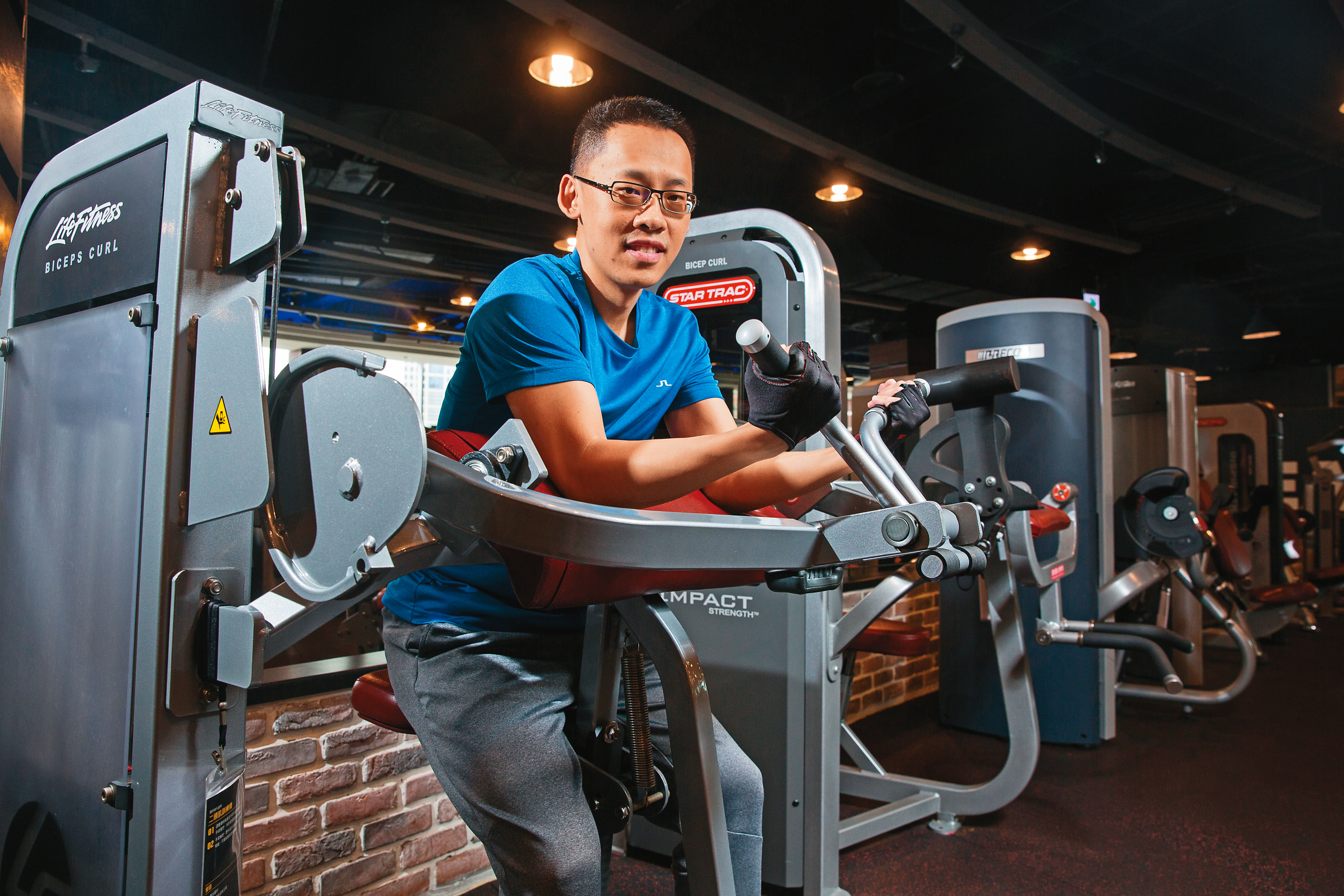 今年股市直直落，張書豪綁手不急著作多，順勢布局期貨空單度過空頭年。
