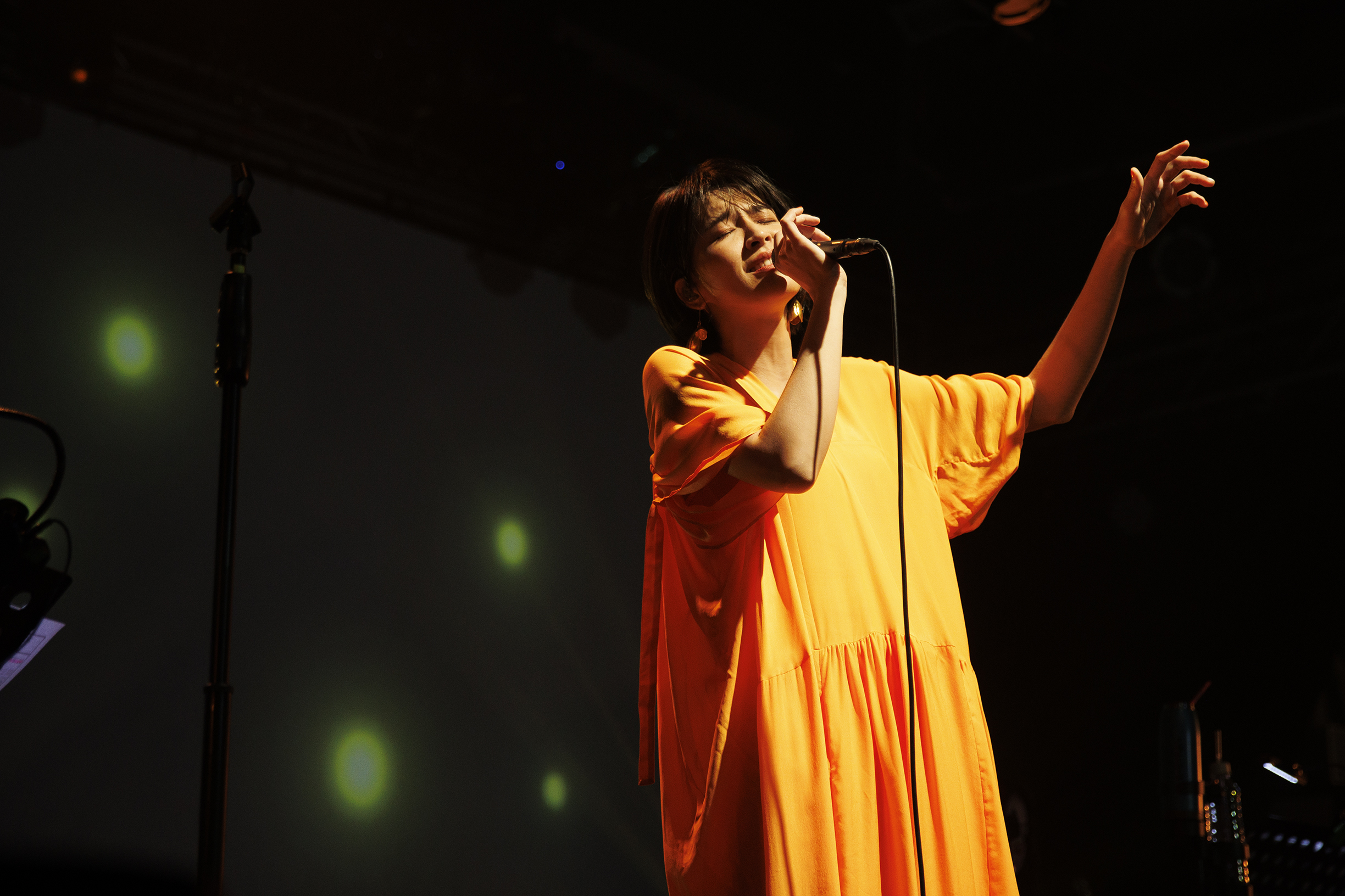 曾沛慈在華山Legacy舉辦了《今天陽光就是特別耀眼特別和諧》演唱會。（亞神音樂提供）