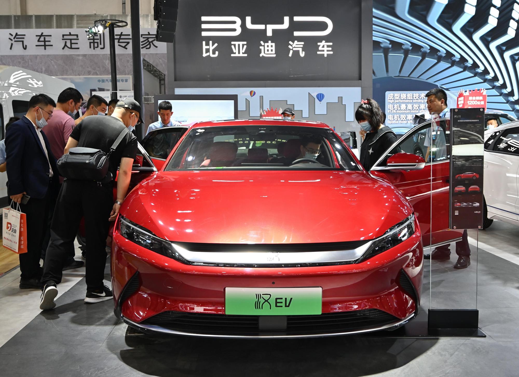 張書豪看好中國汽車下鄉政策利多，6月切入車用零組件大廠胡連。（東方IC）