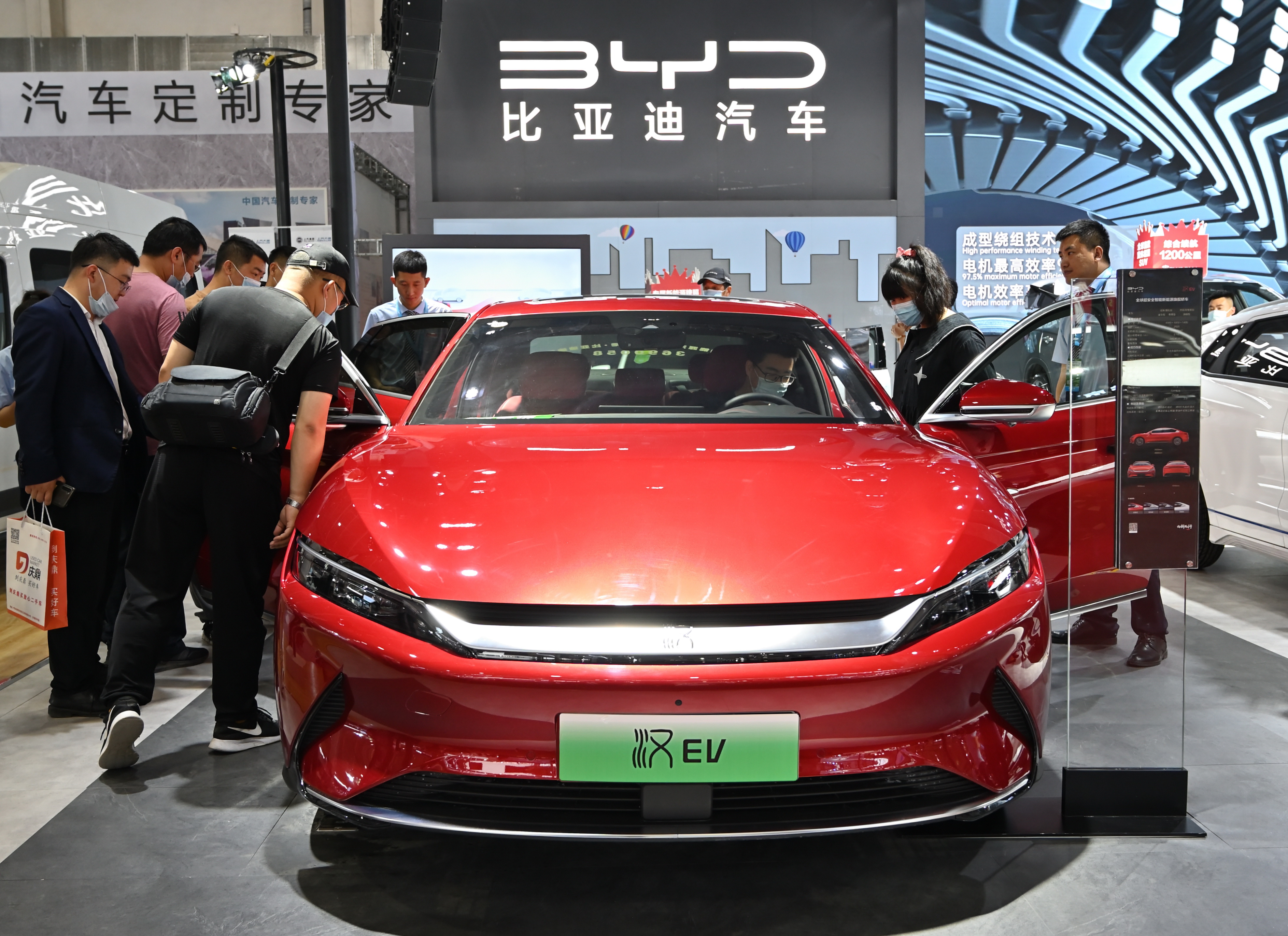張書豪看好中國汽車下鄉政策利多，6月切入車用零組件大廠胡連。（東方IC）