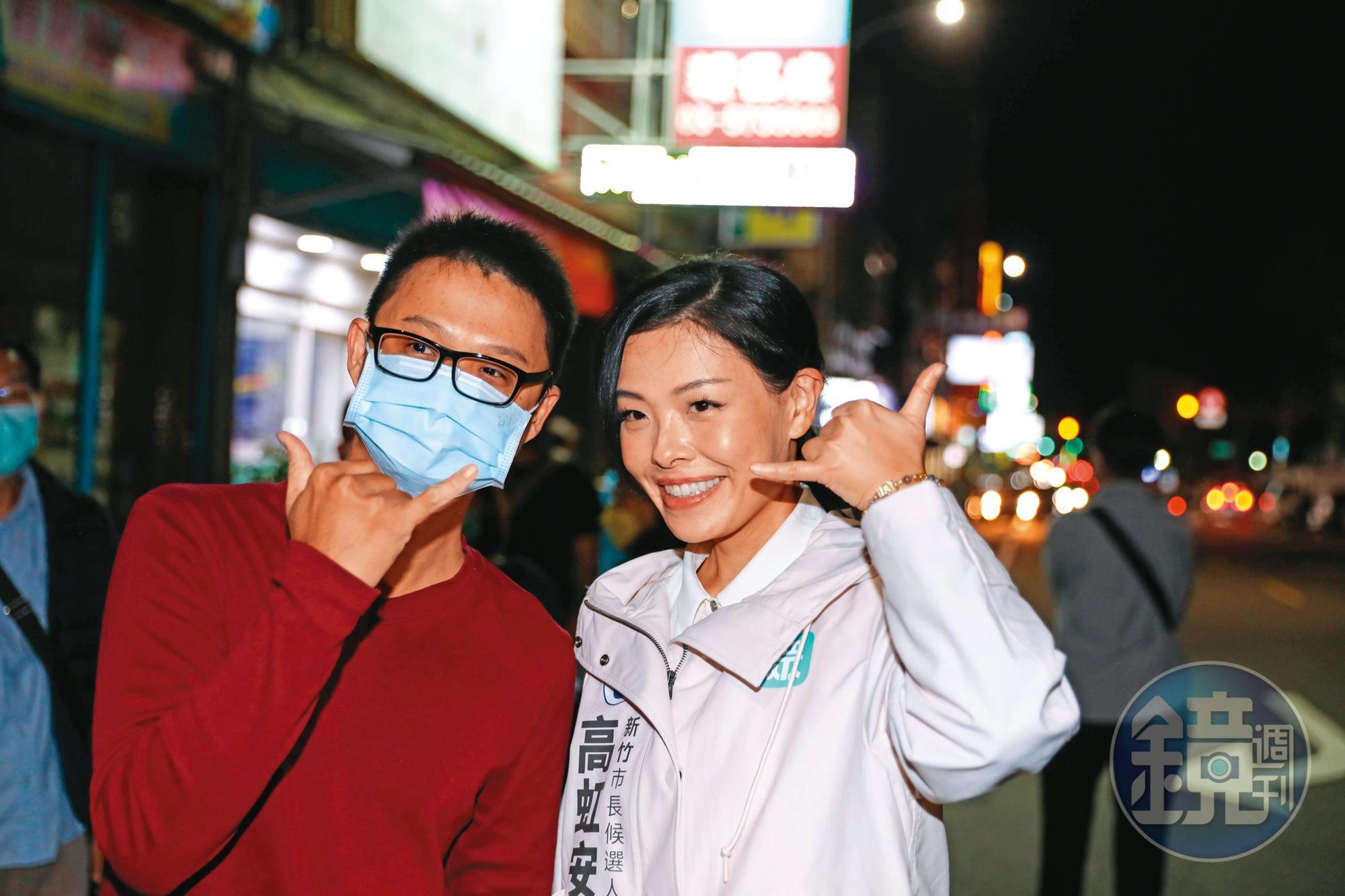 高虹安(右)心高氣傲,把比她低下的人視若糞土,毫不留情予以踐踏,不過,新竹市民看起來是打算相信她。