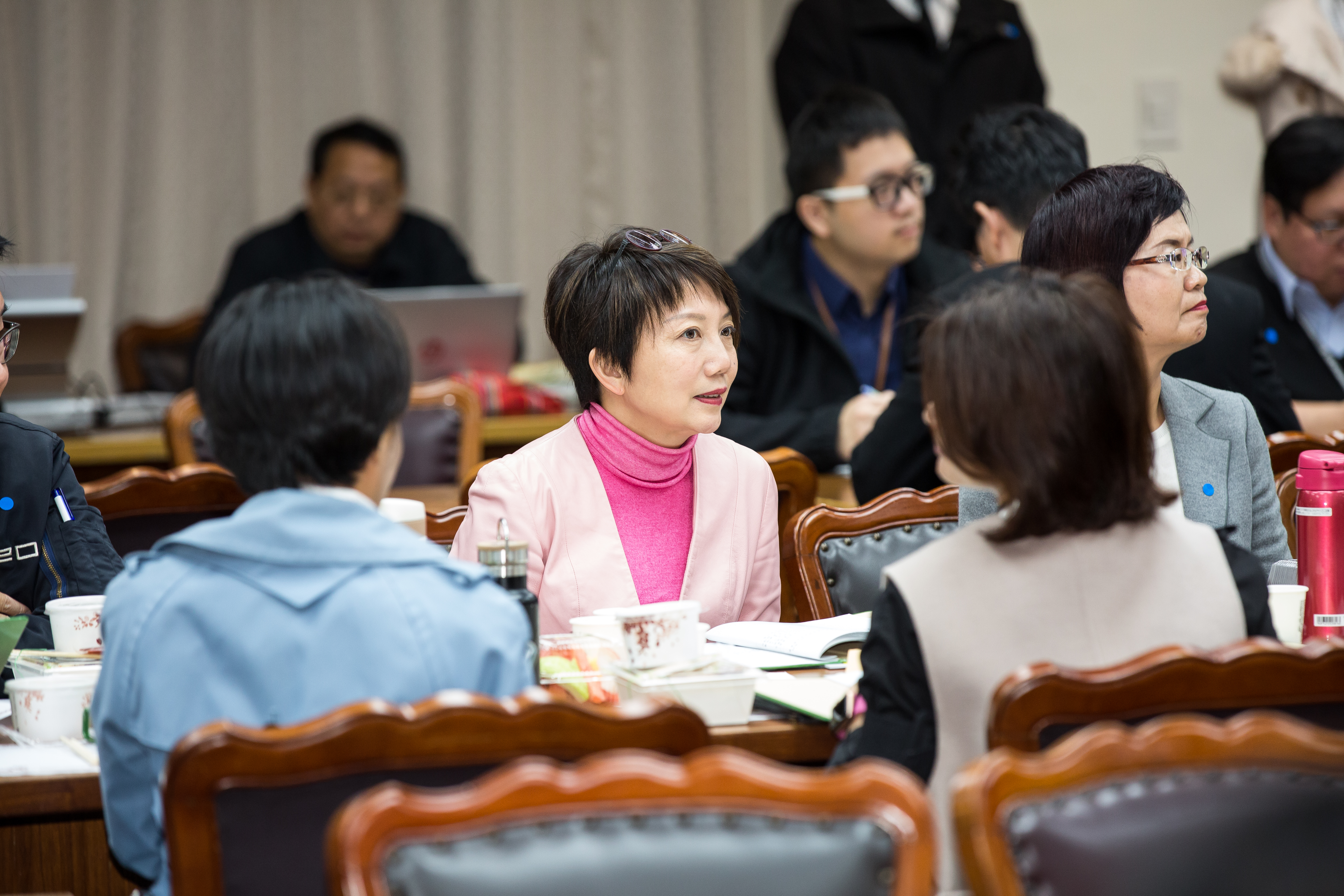 陳時中遭控伸鹹豬手,同黨立委范雲認為,徐巧芯不該拿女性傷痛做政治攻擊。