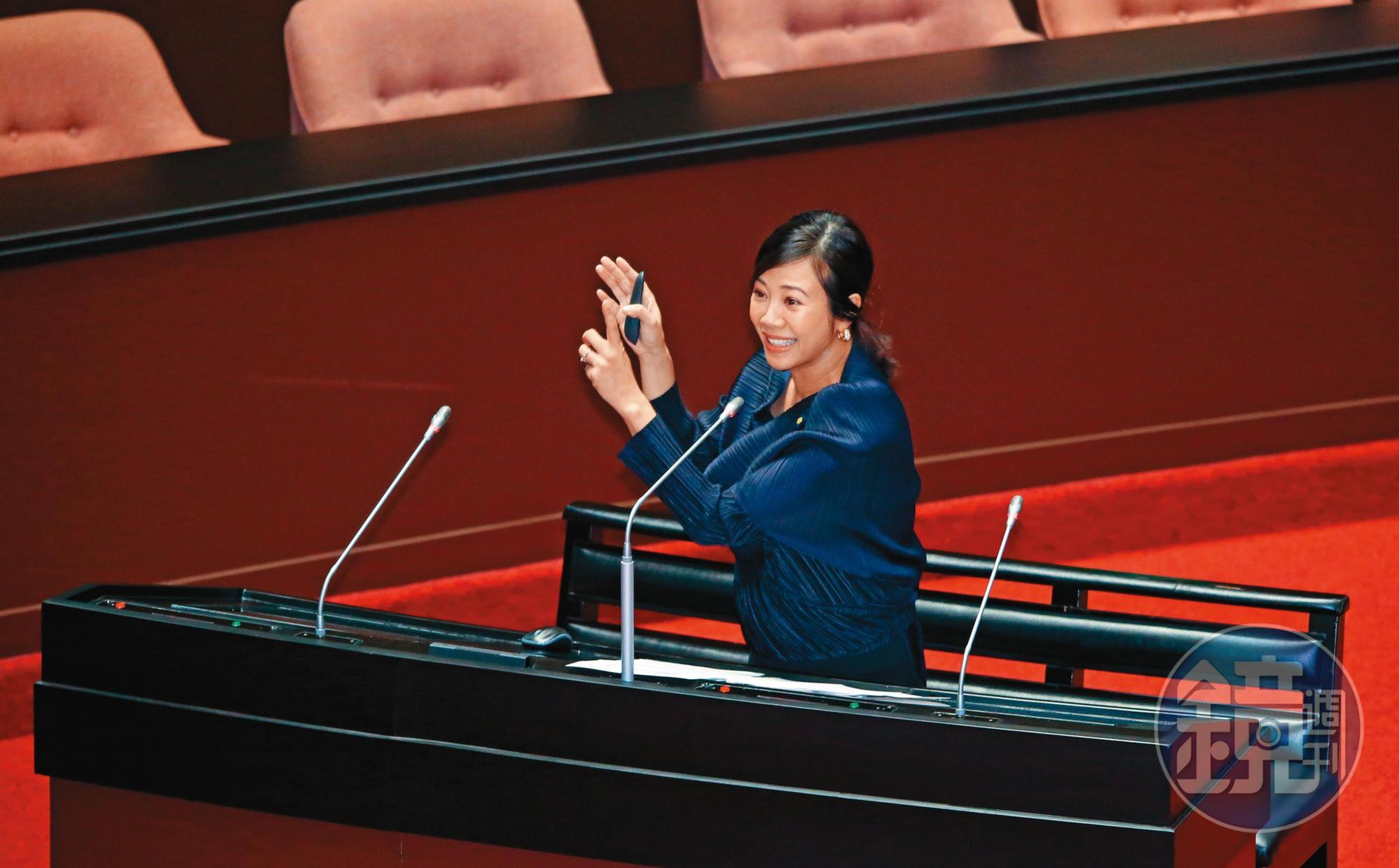 新光金大公主吳欣盈人生轉彎當立委，上週五首度質詢蘇揆。