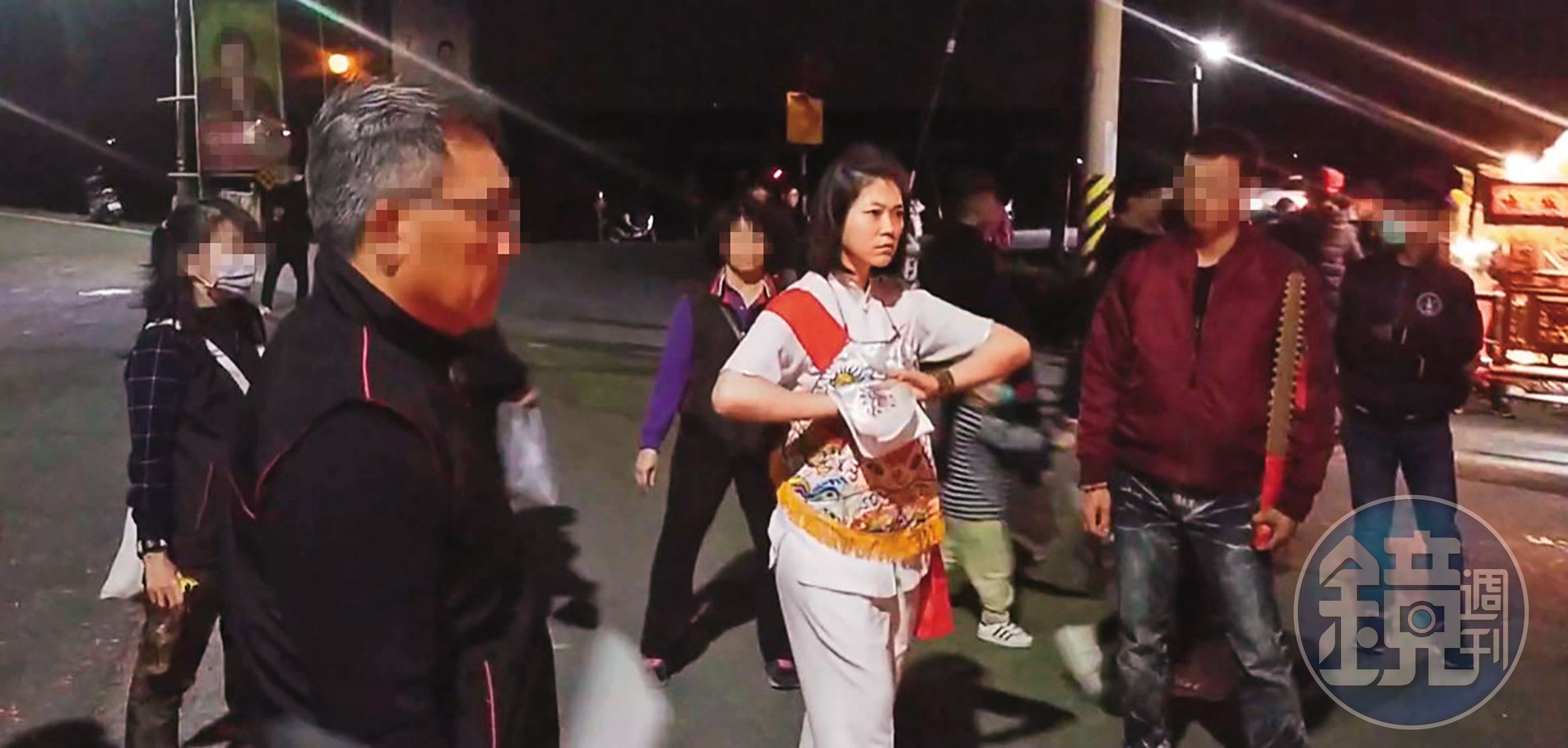 曹雅雯是虔誠信徒，工作之餘也熱衷參與宮廟活動。（翻攝自chi feng庄腳鄉間廟會紀錄YouTube）