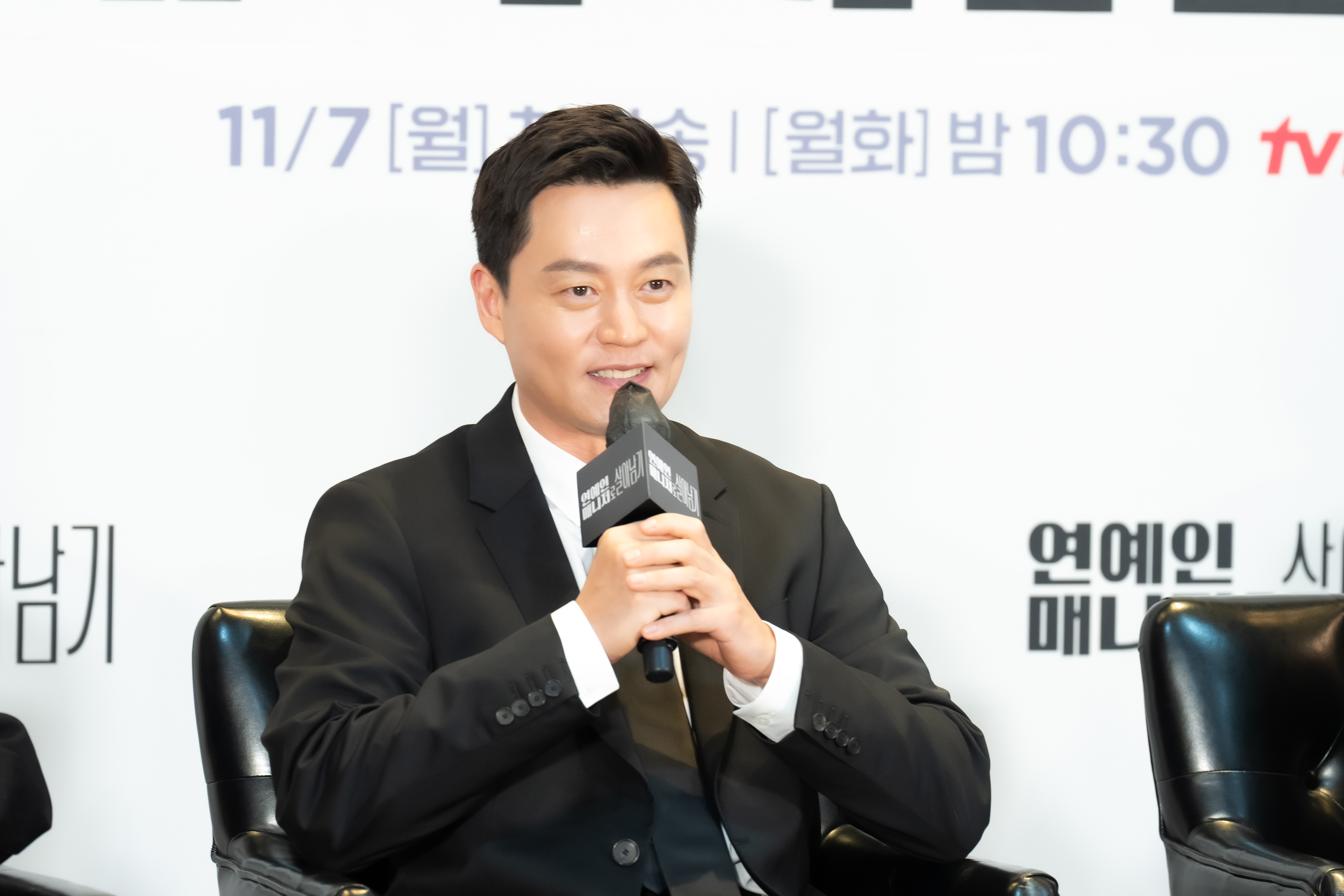 李瑞鎮在《明星經紀人生存記》記者會不諱言自己和角色相似，但強調「愛生氣和私生活複雜」這部份完全不一樣。（Netflix提供）