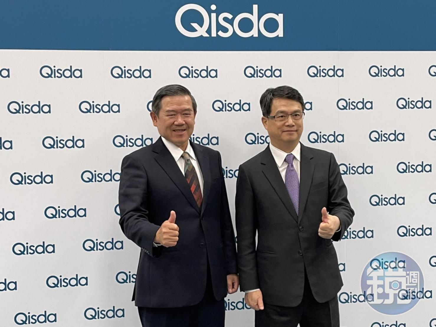 佳世達董事長陳其宏（左）表示，面對景氣的變化，佳世達還有很多牌可以打，我們會在最適當的時機，把這些牌打出來。