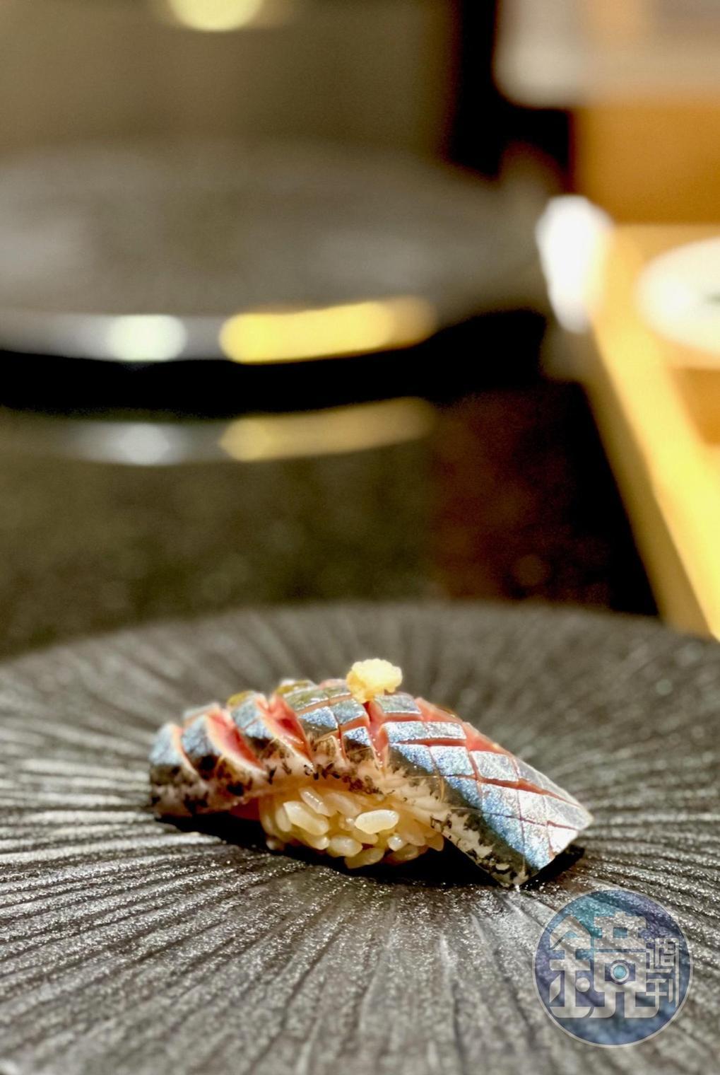 秋刀魚堅持選用北海道冷藏直送,特別新鮮。
